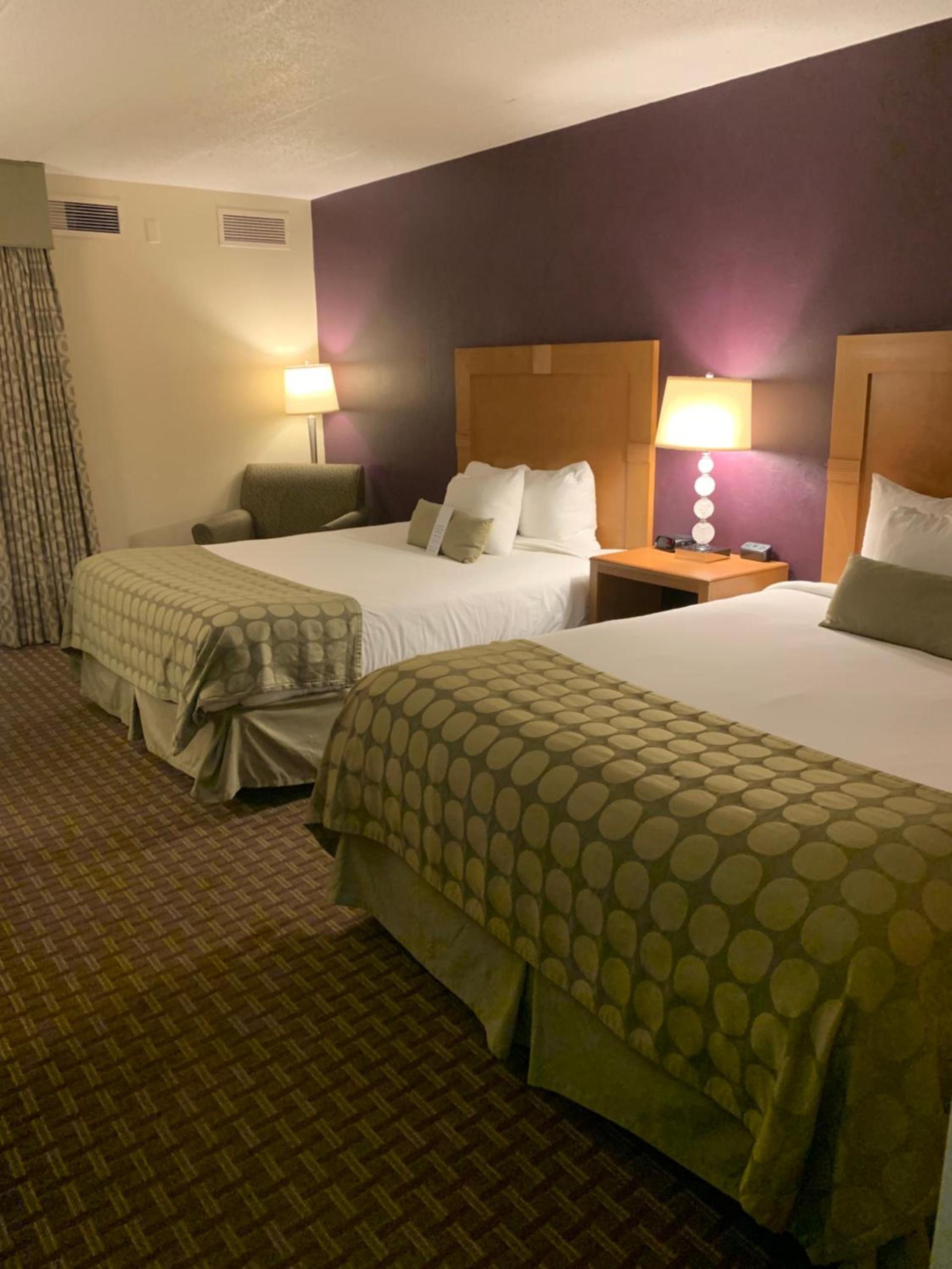 Ramada by Wyndham Marquette photo 24