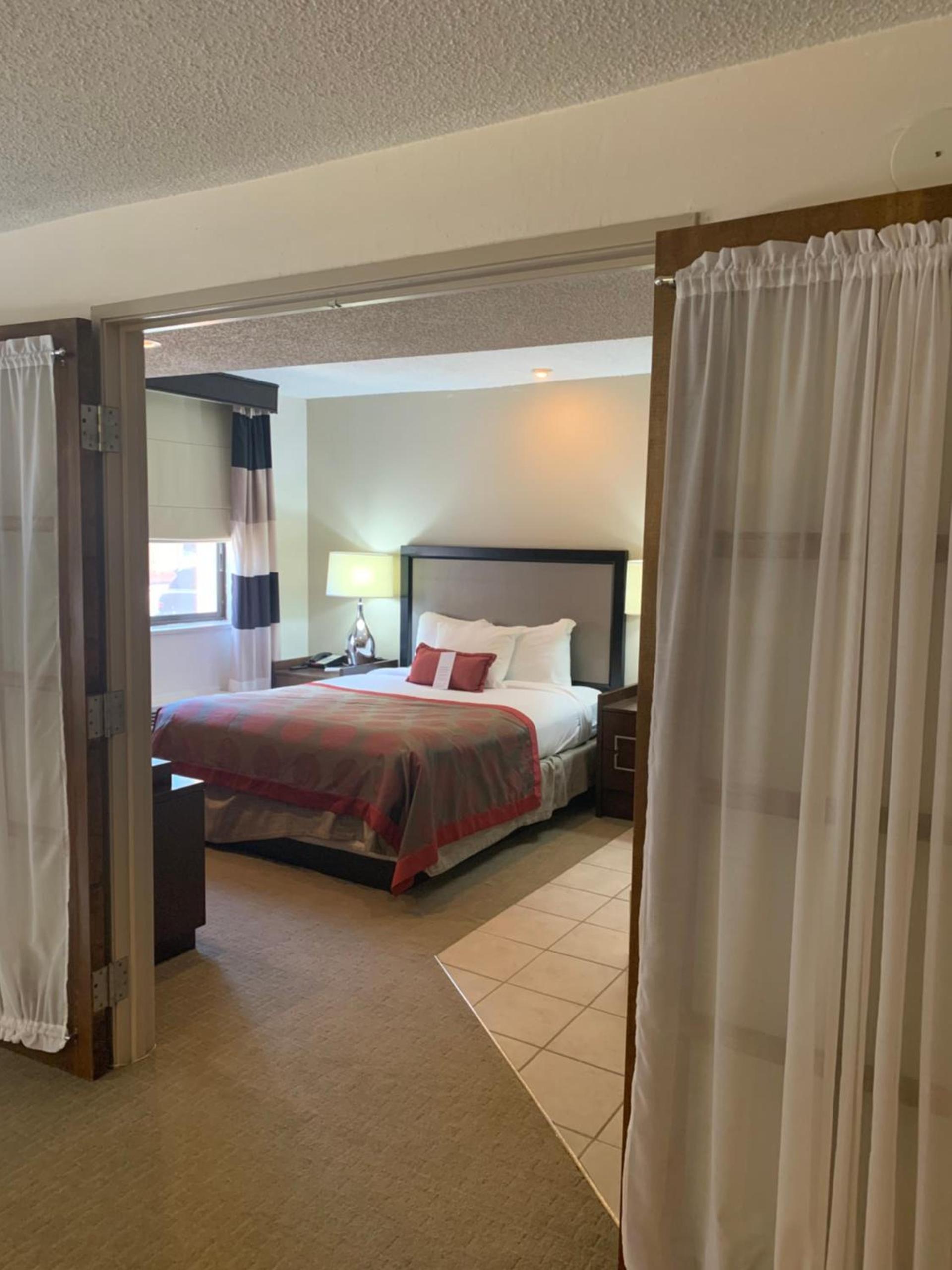 Ramada by Wyndham Marquette photo 19