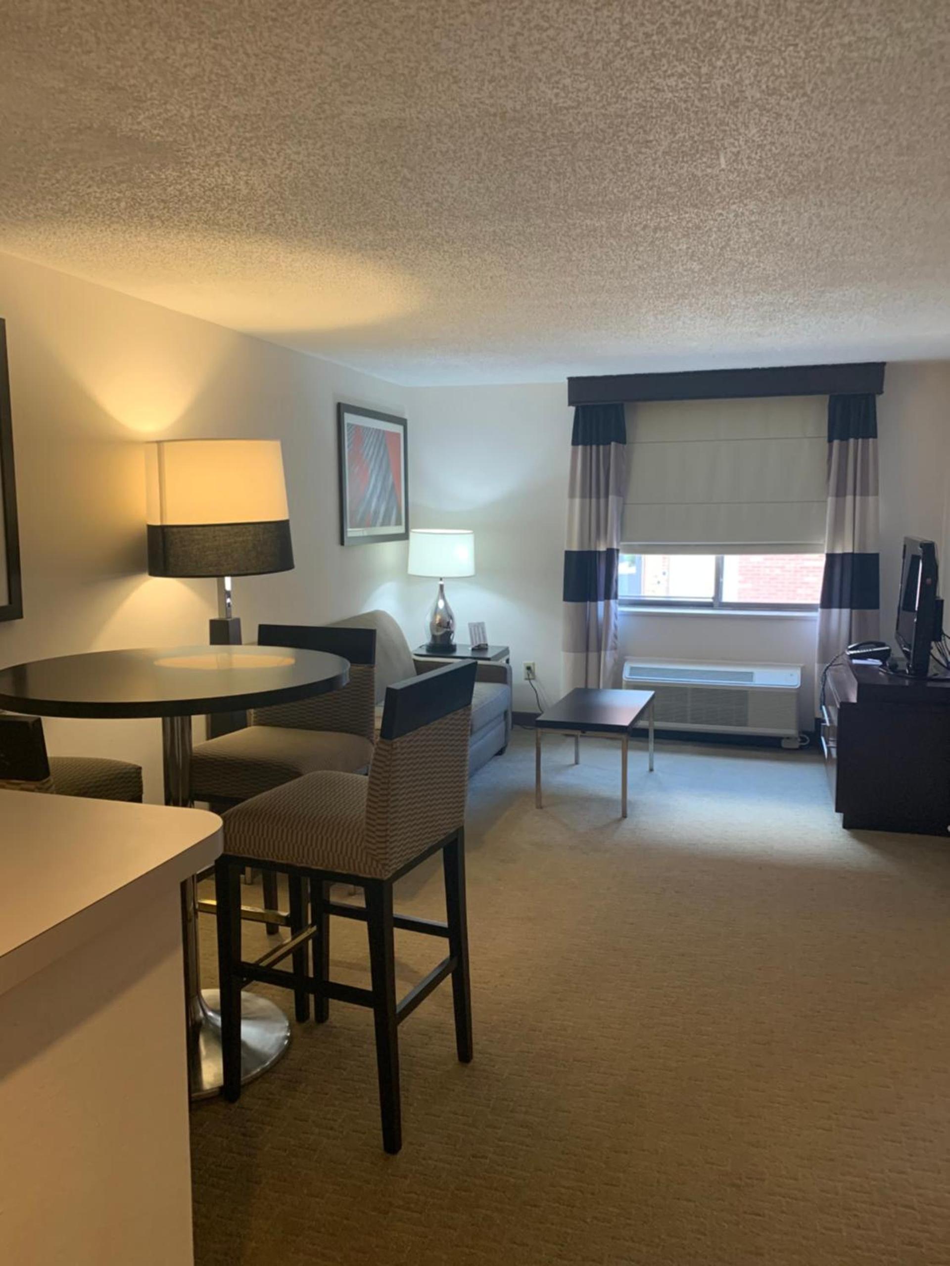 Ramada by Wyndham Marquette photo 17