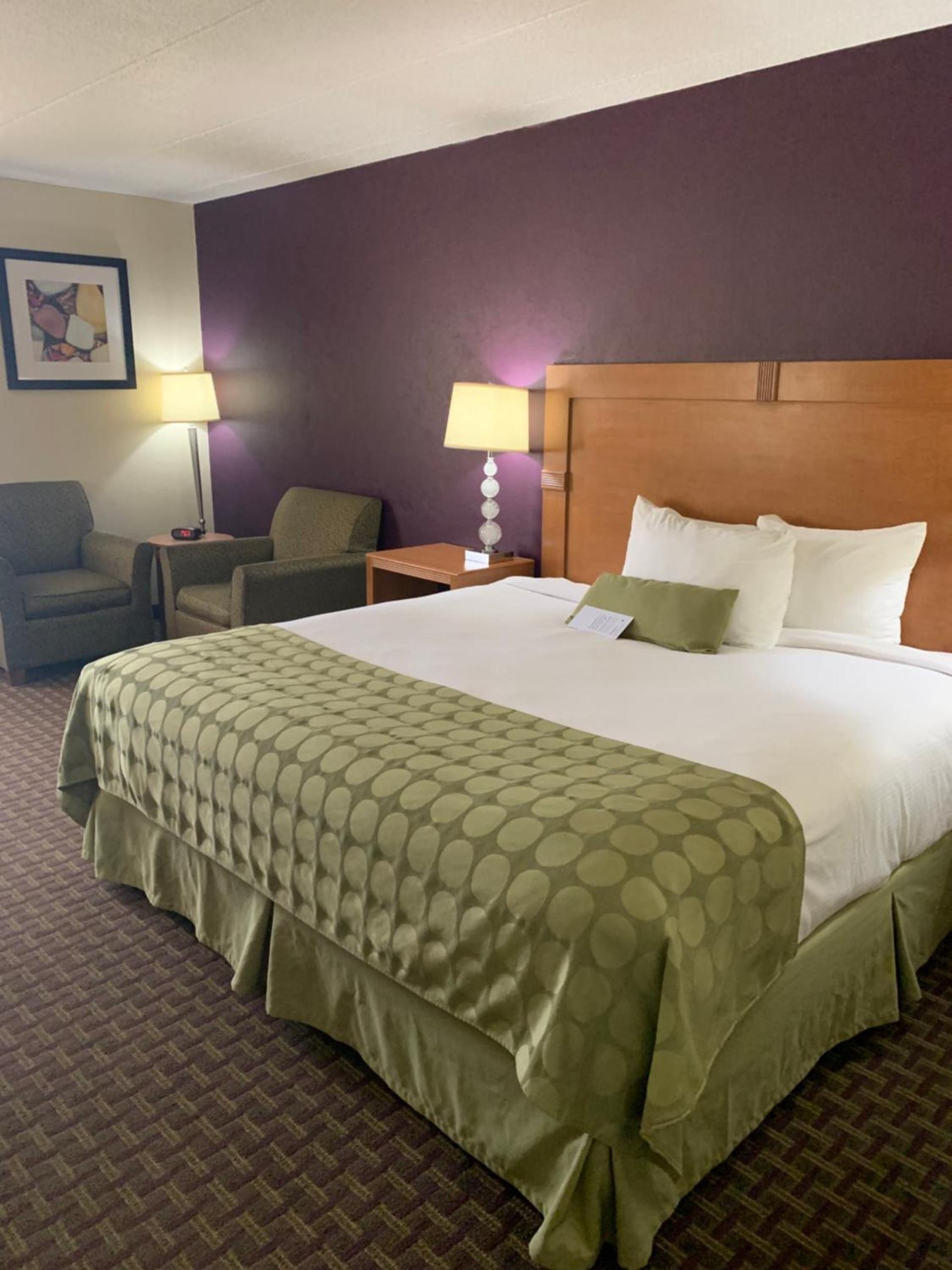 Ramada by Wyndham Marquette photo 15