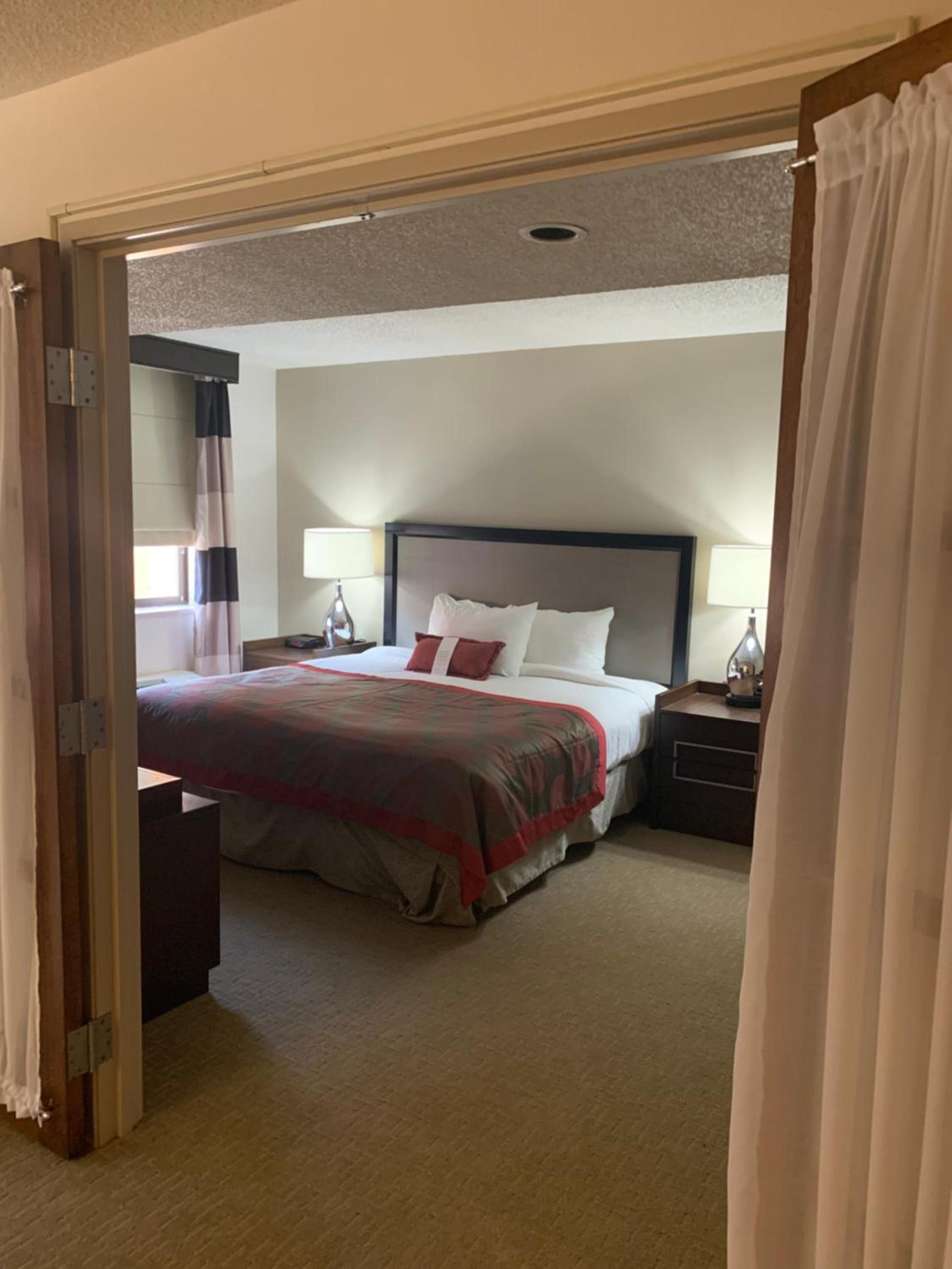 Ramada by Wyndham Marquette photo 11