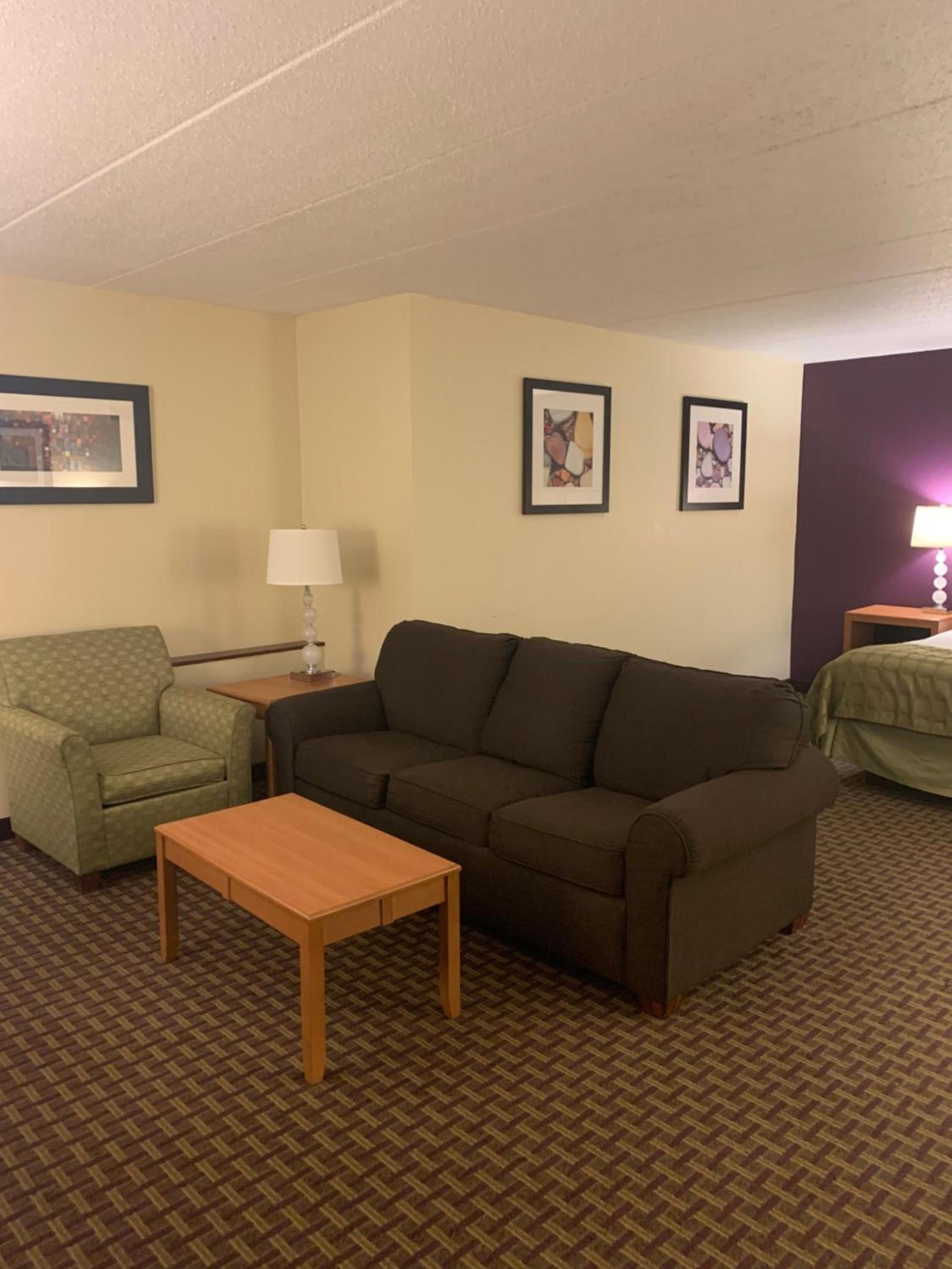 Ramada by Wyndham Marquette photo 7