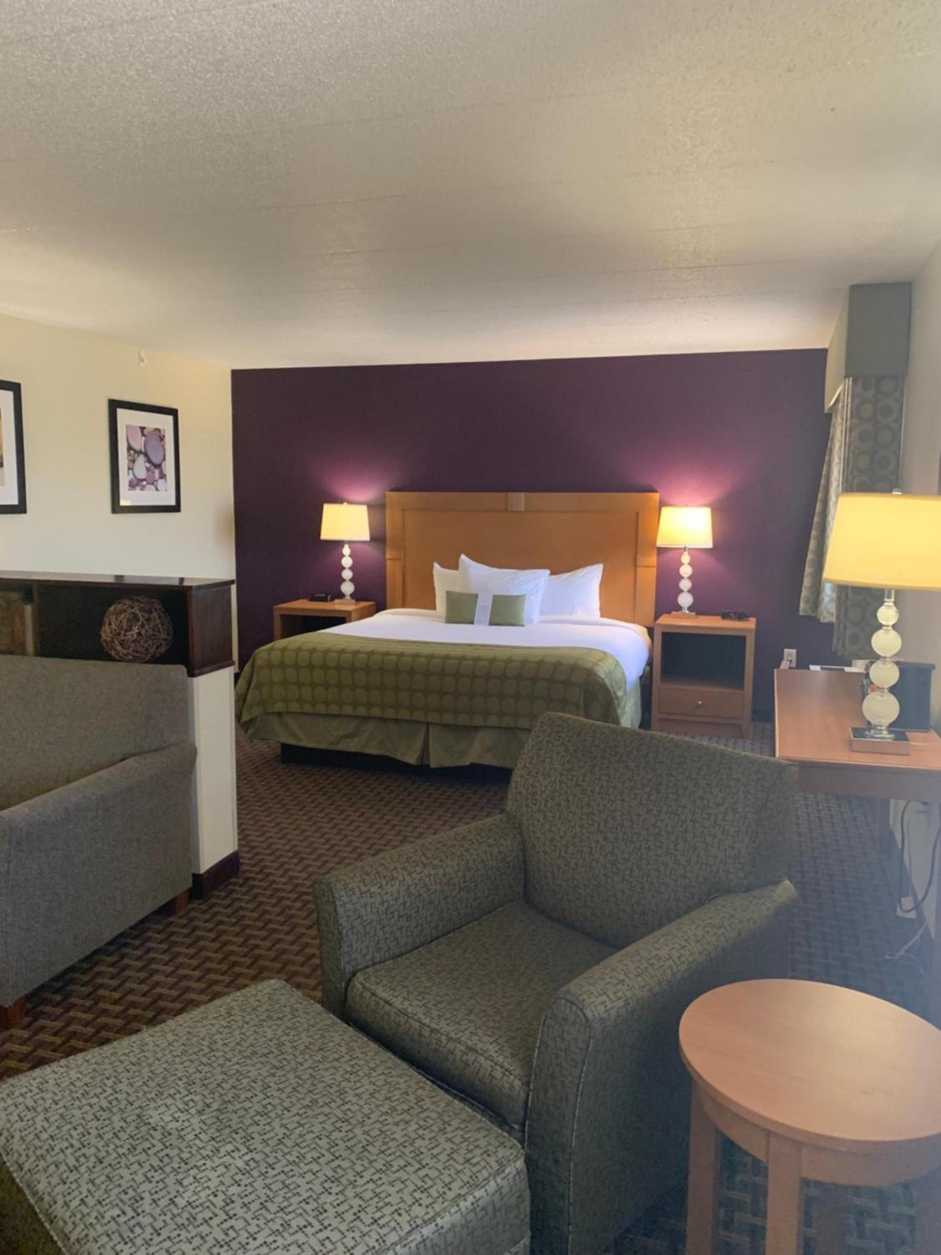 Ramada by Wyndham Marquette photo 5