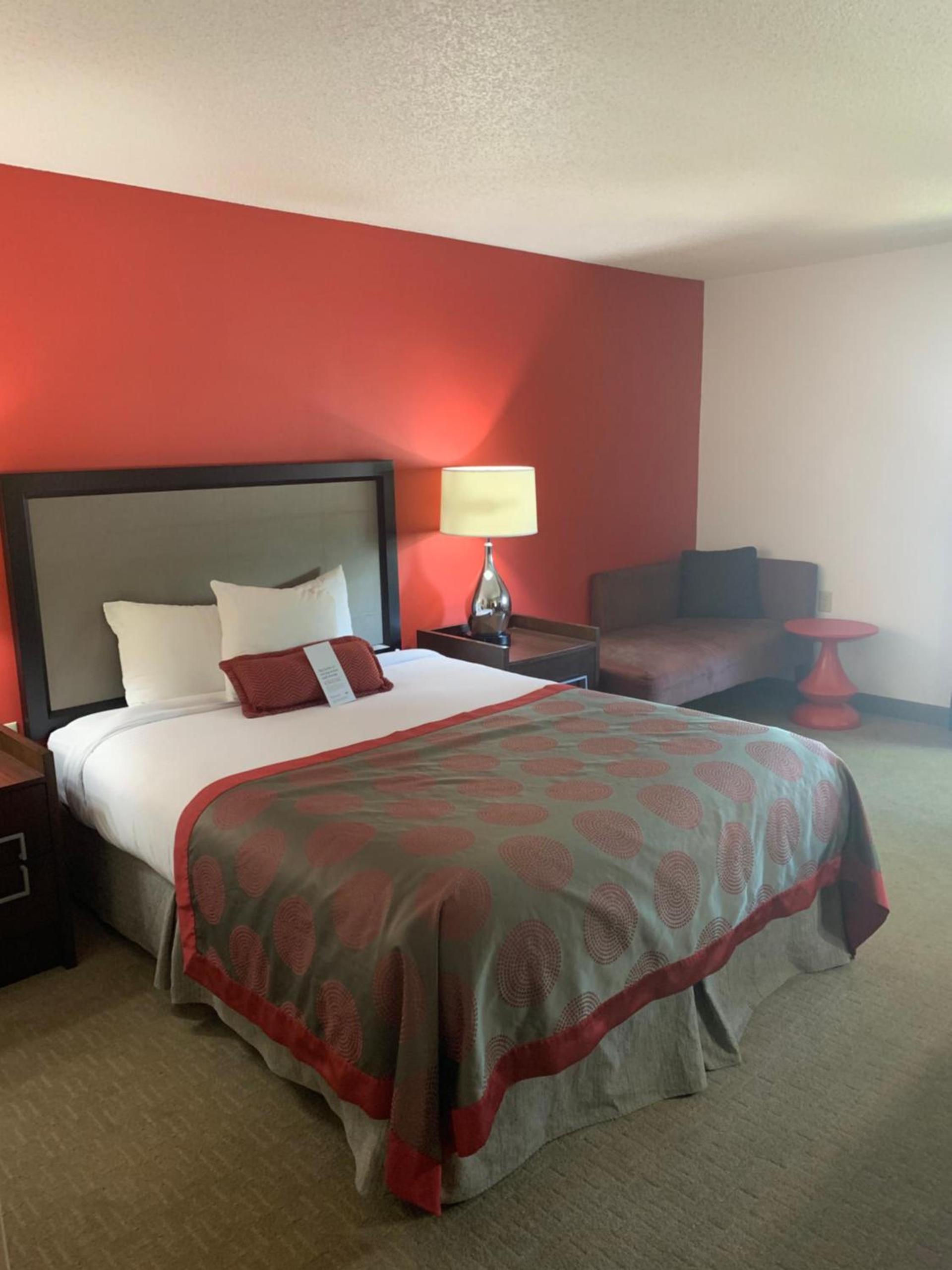Ramada by Wyndham Marquette photo 4
