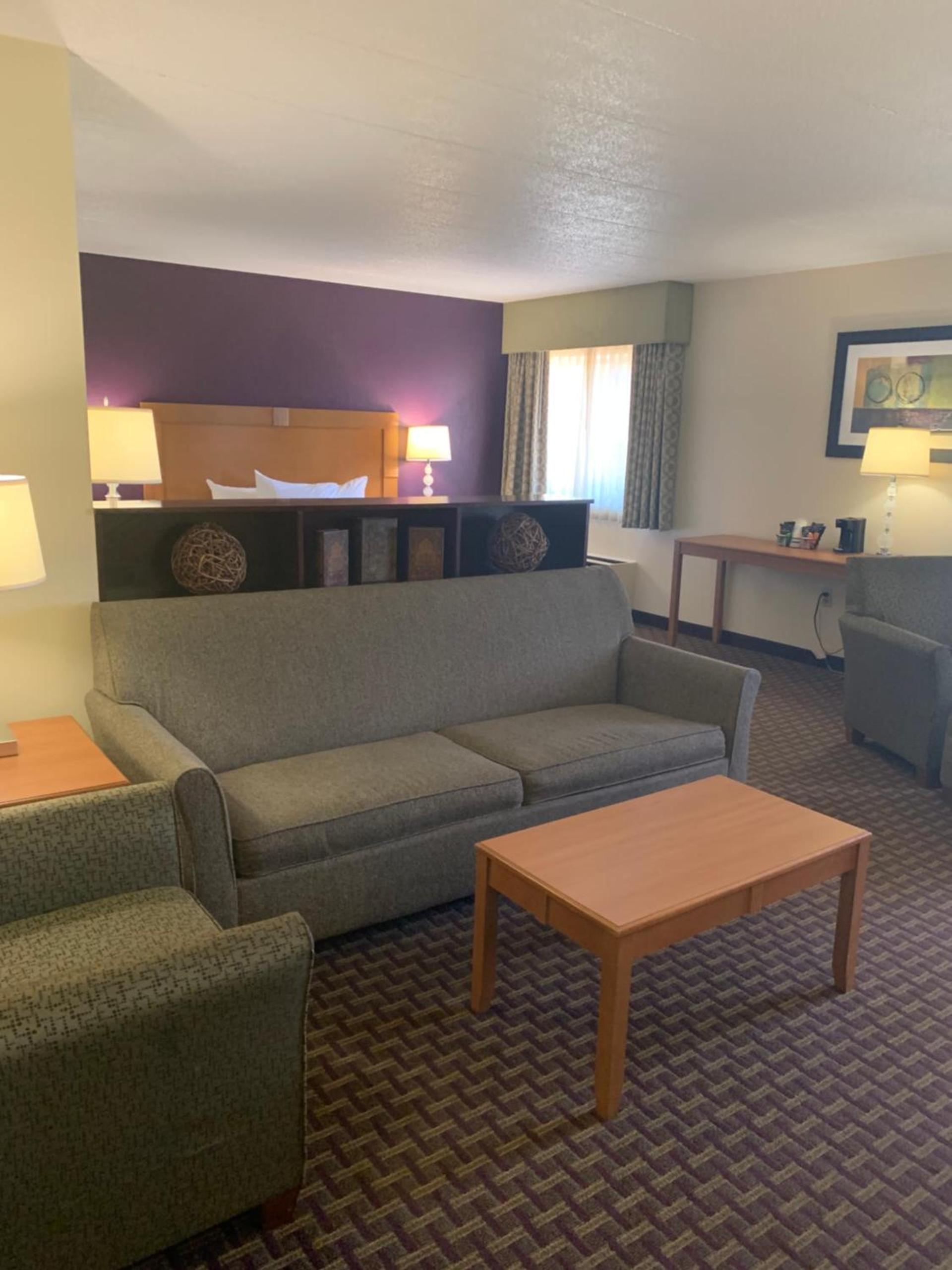 Ramada by Wyndham Marquette photo 3