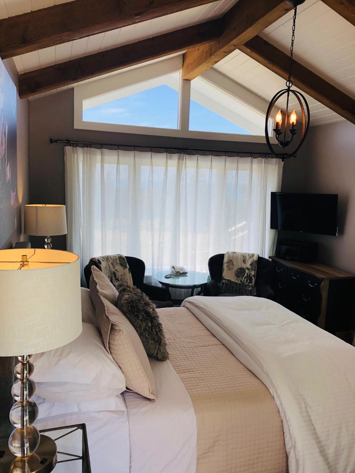 Seafoam Lodge photo 3