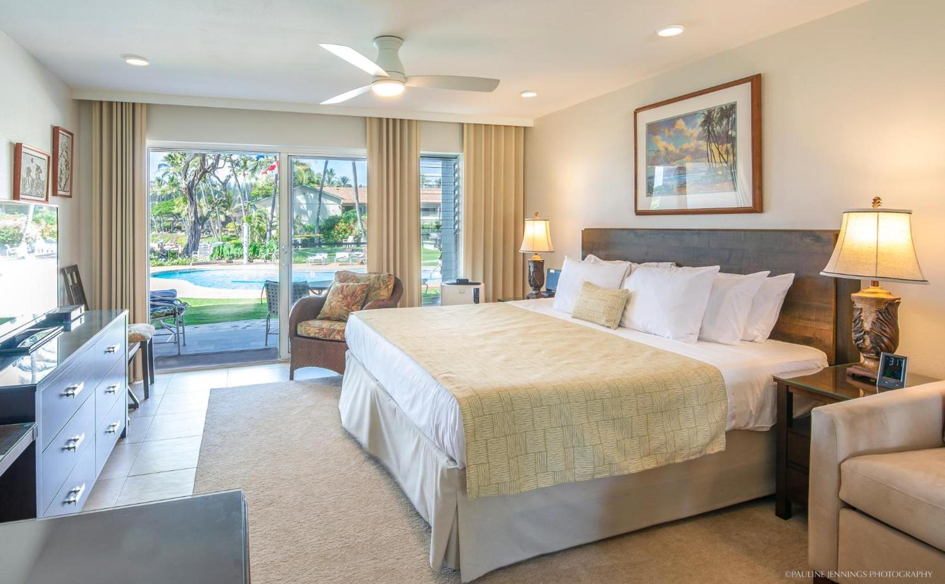 Nāpili Surf Beach Resort by Castle photo 31