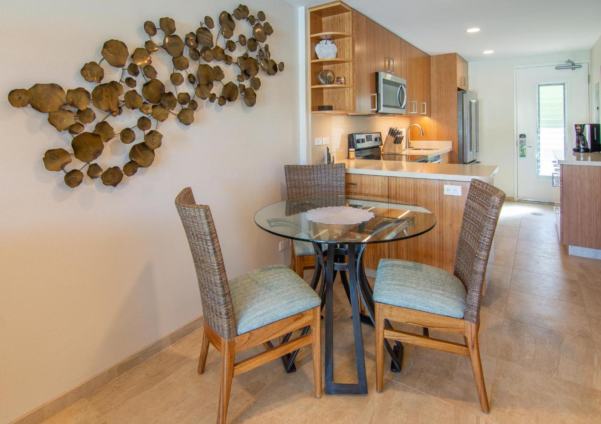 Nāpili Surf Beach Resort by Castle photo 18