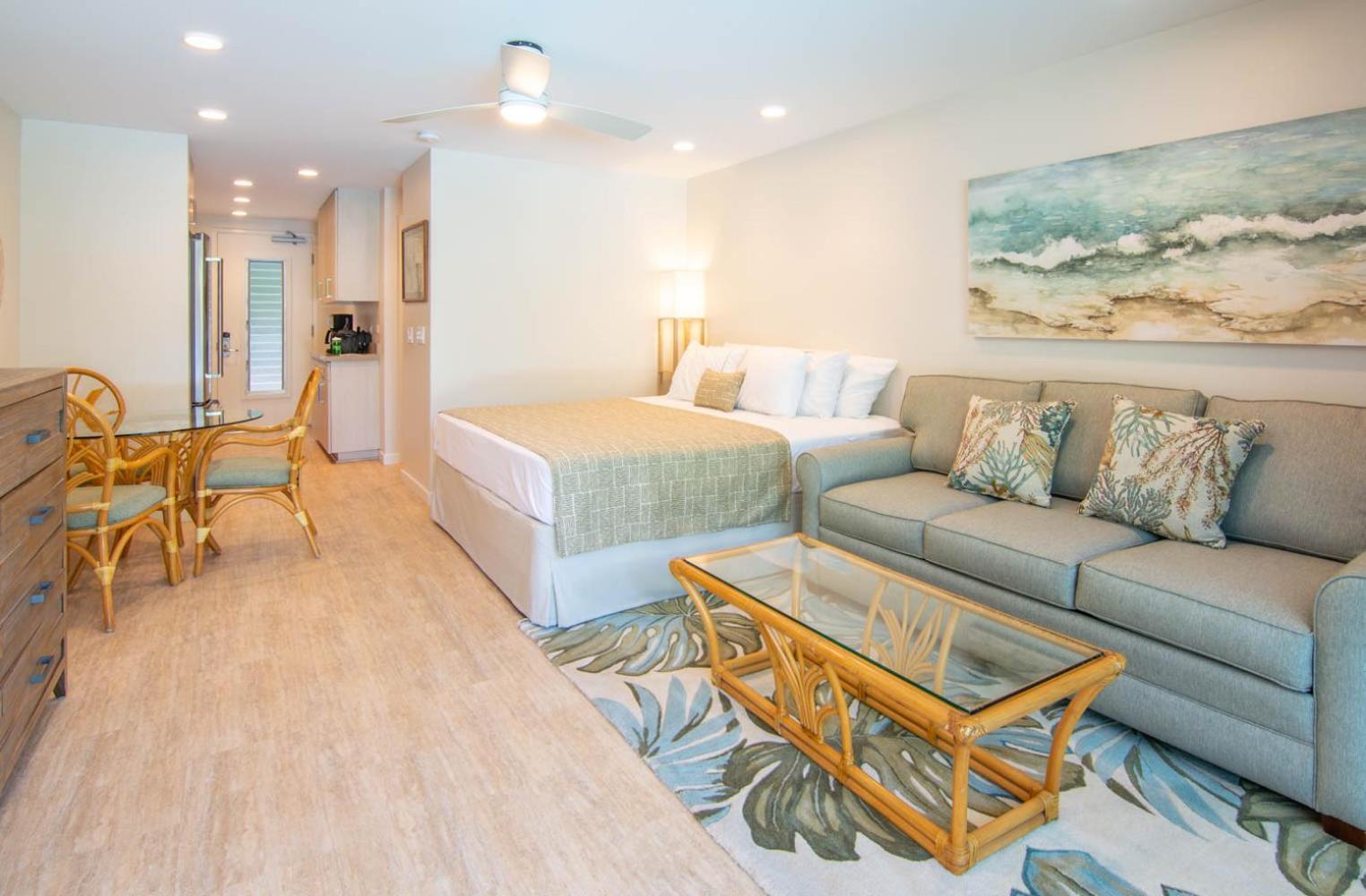 Nāpili Surf Beach Resort by Castle photo 14