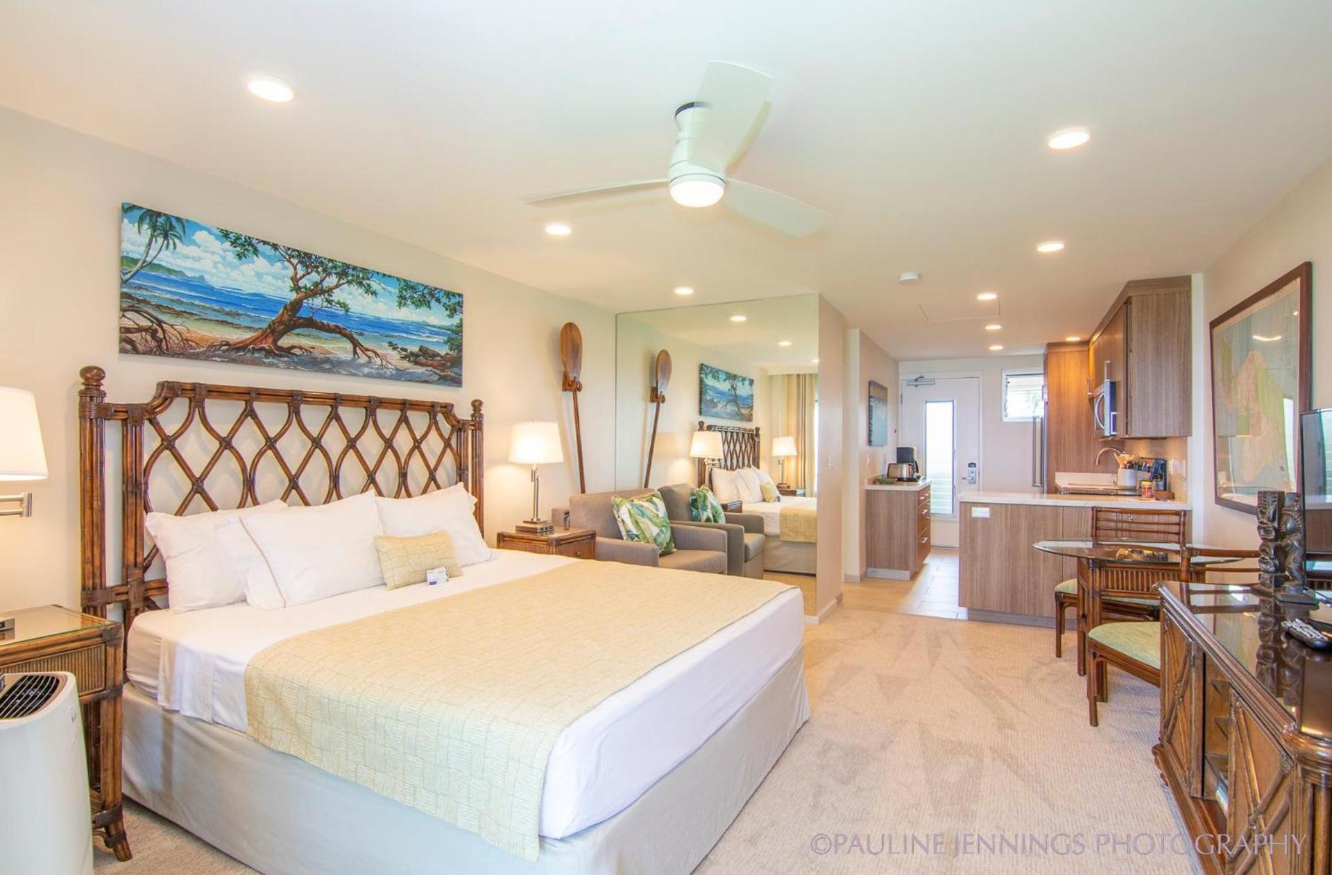 Nāpili Surf Beach Resort by Castle photo 10
