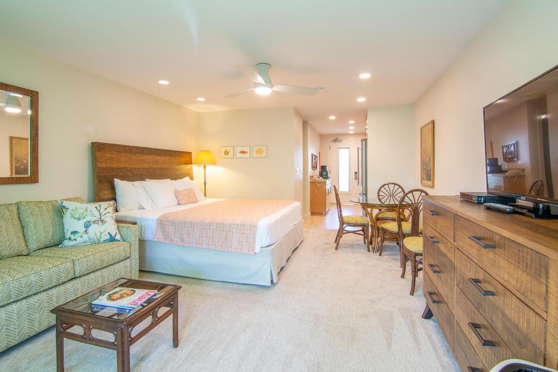 Nāpili Surf Beach Resort by Castle photo 8