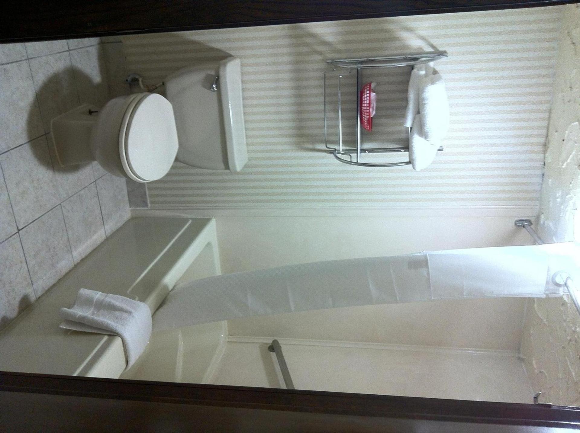 Super 8 by Wyndham Norman West OK photo 5