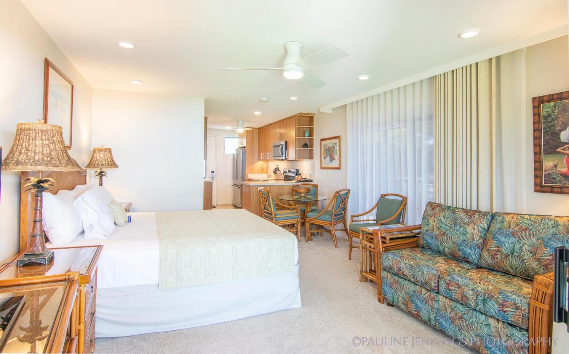 Nāpili Surf Beach Resort by Castle photo 48