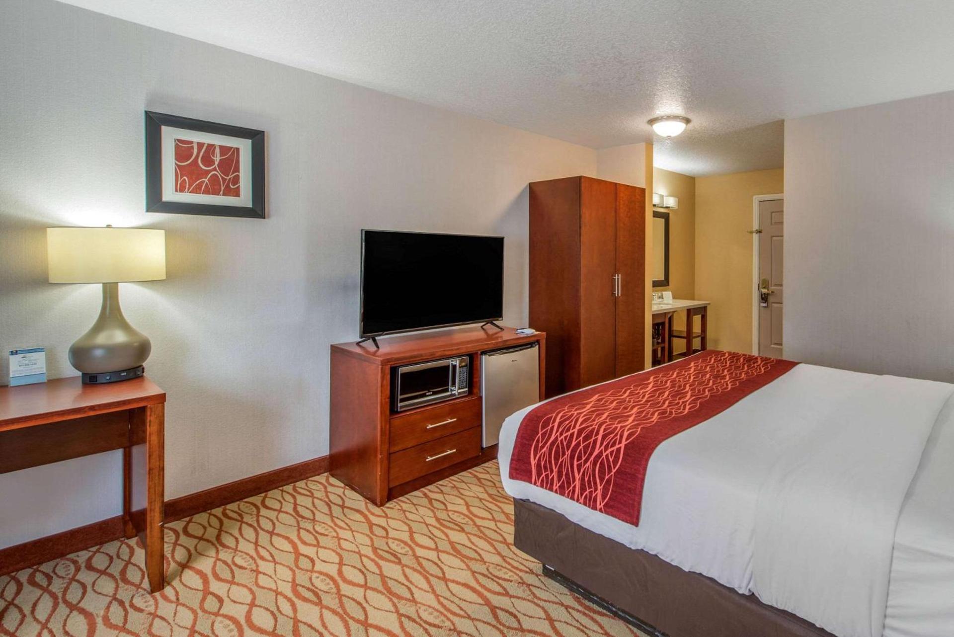 Comfort Inn Mount Shasta Area photo 11