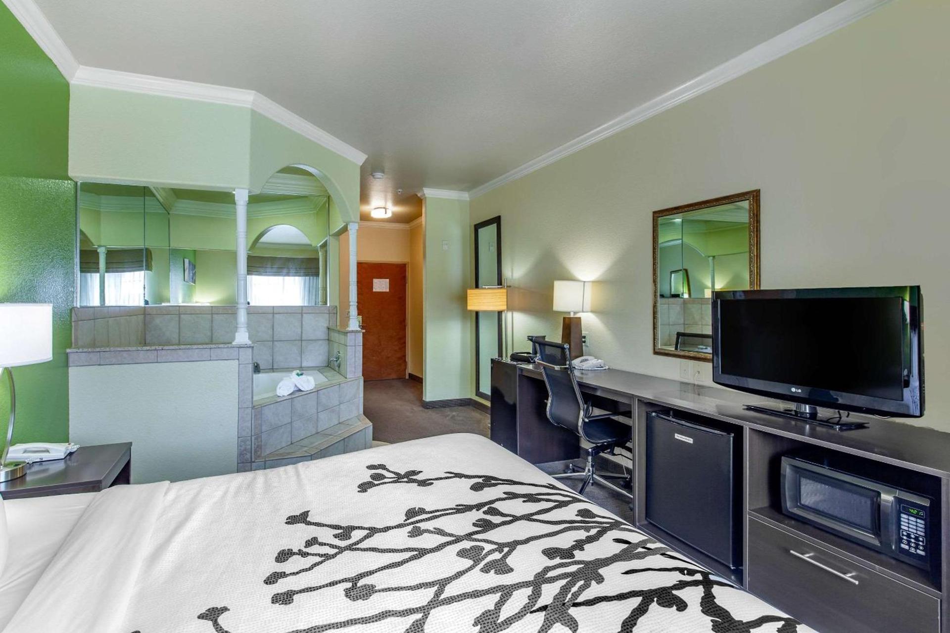 Sleep Inn & Suites Hewitt - South Waco photo 25