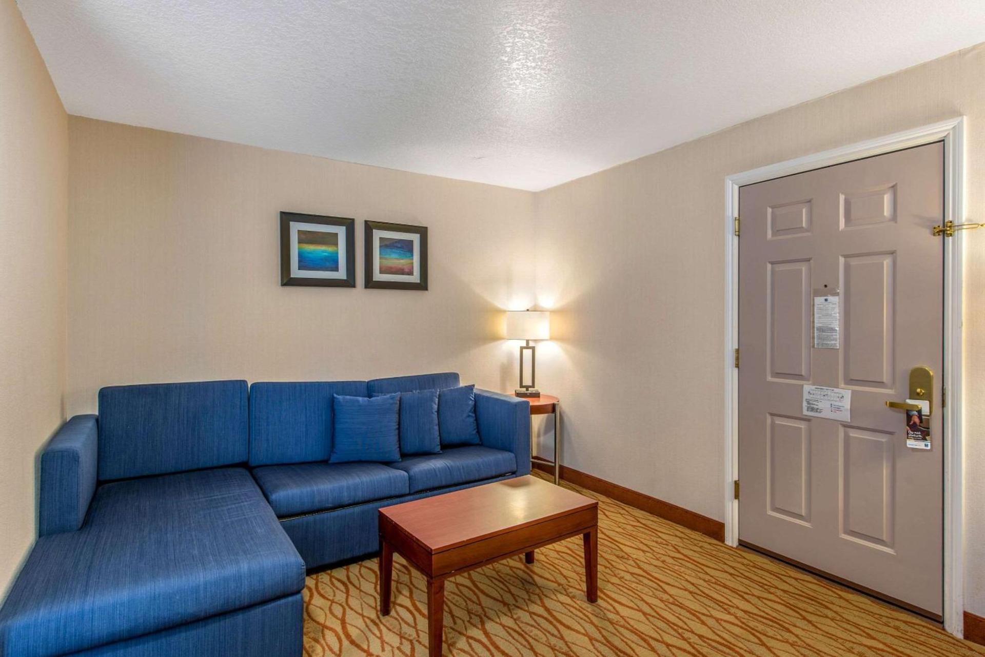 Comfort Inn Mount Shasta Area photo 14