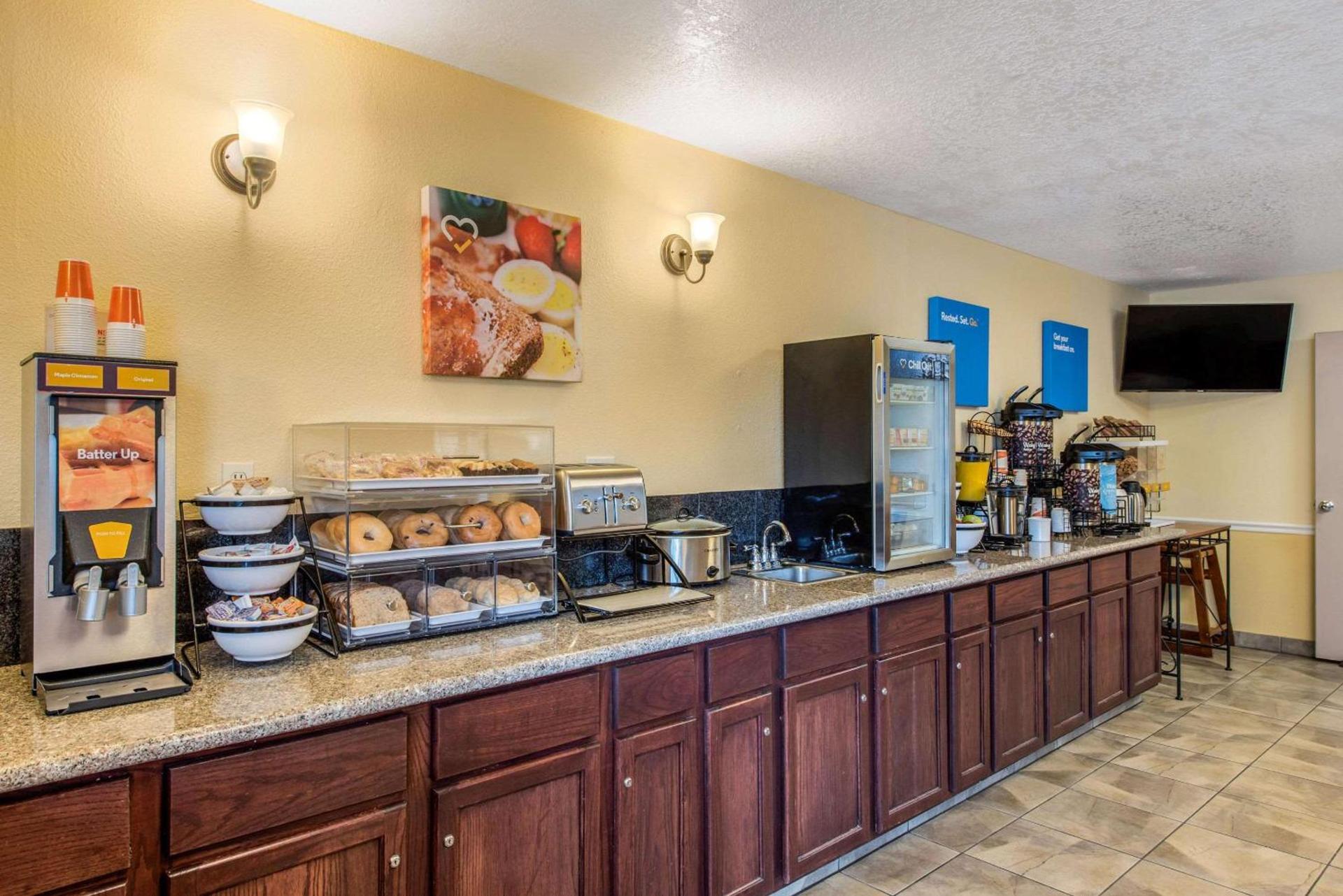 Comfort Inn Mount Shasta Area photo 21