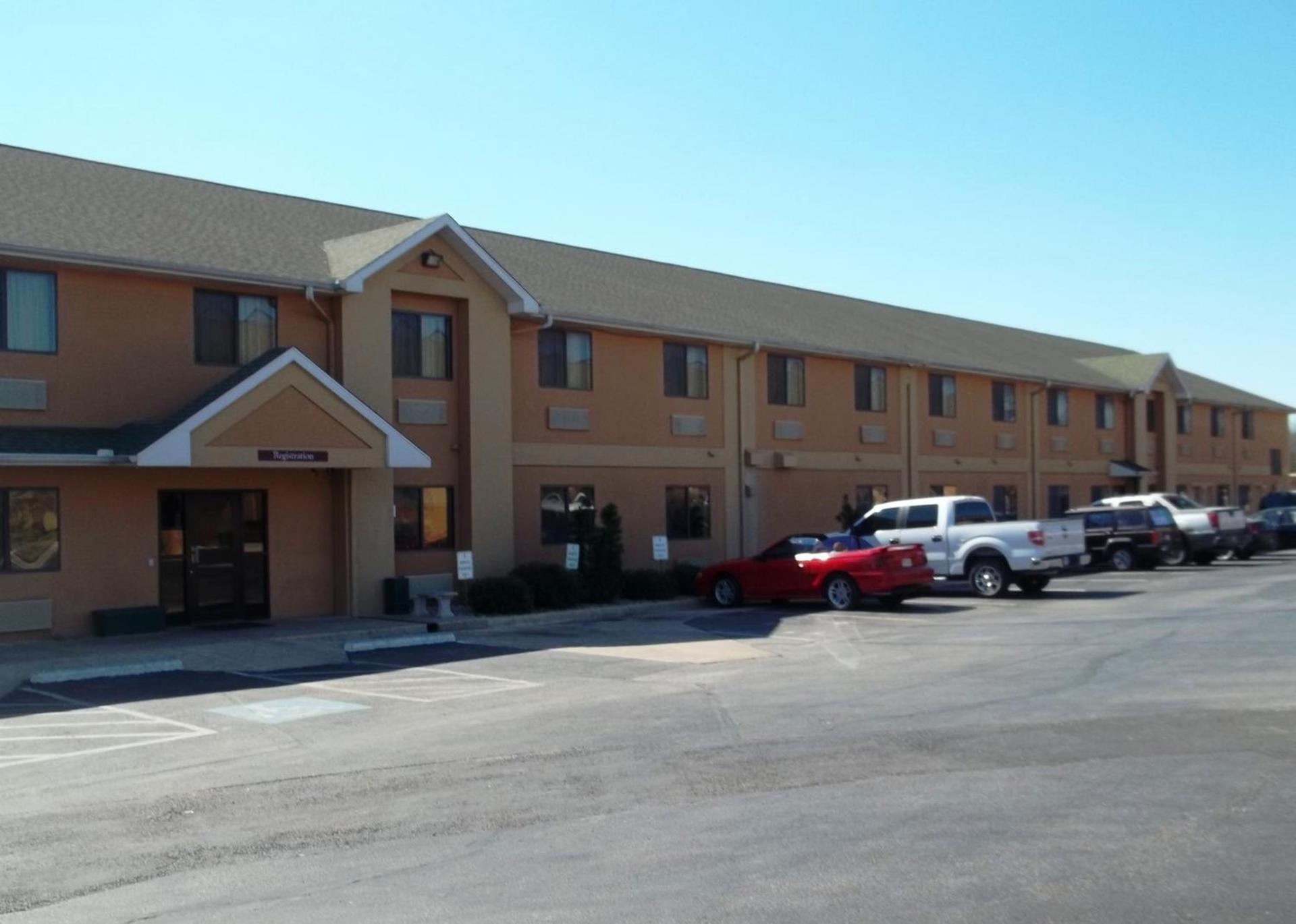 Baymont by Wyndham Hearne photo 49