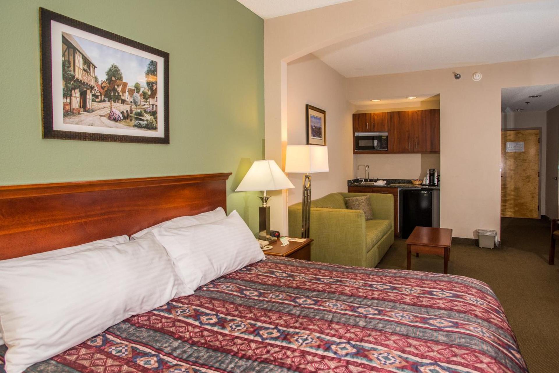 Round Hill Inn photo 15