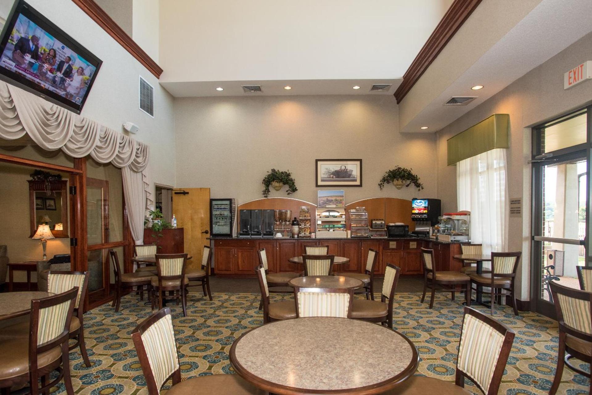 Round Hill Inn photo 11
