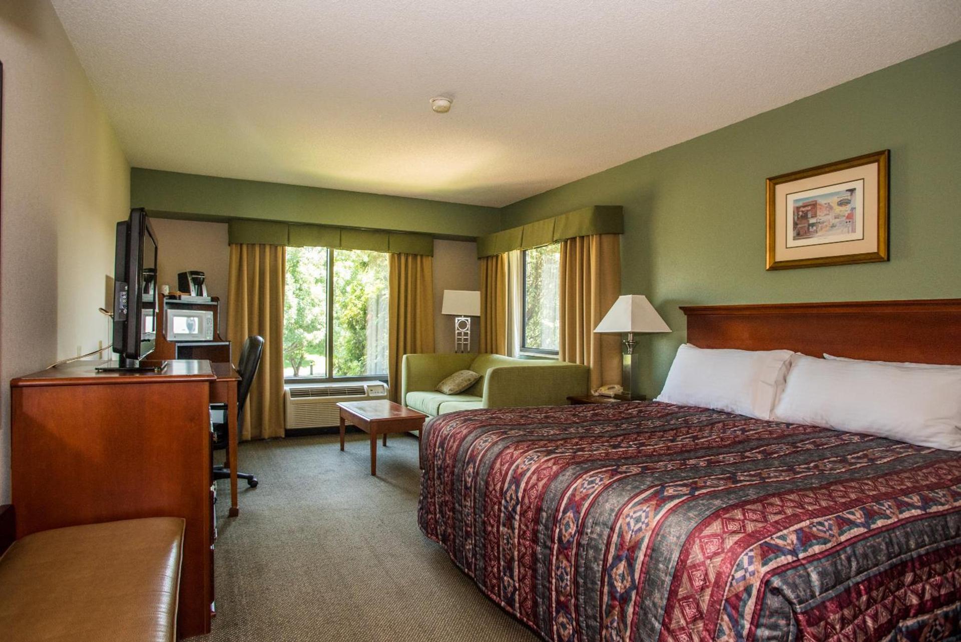 Round Hill Inn photo 17