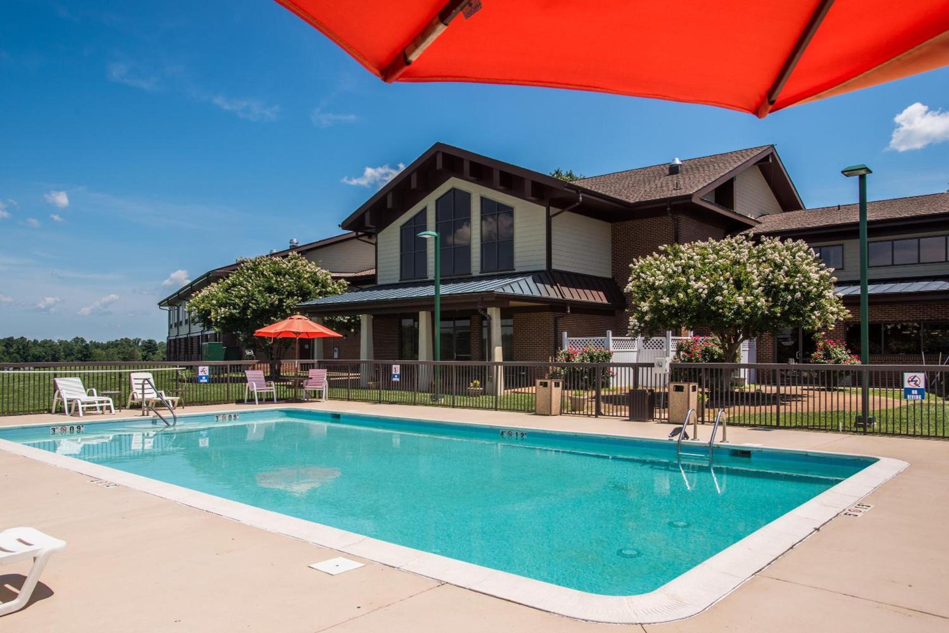Round Hill Inn photo 12