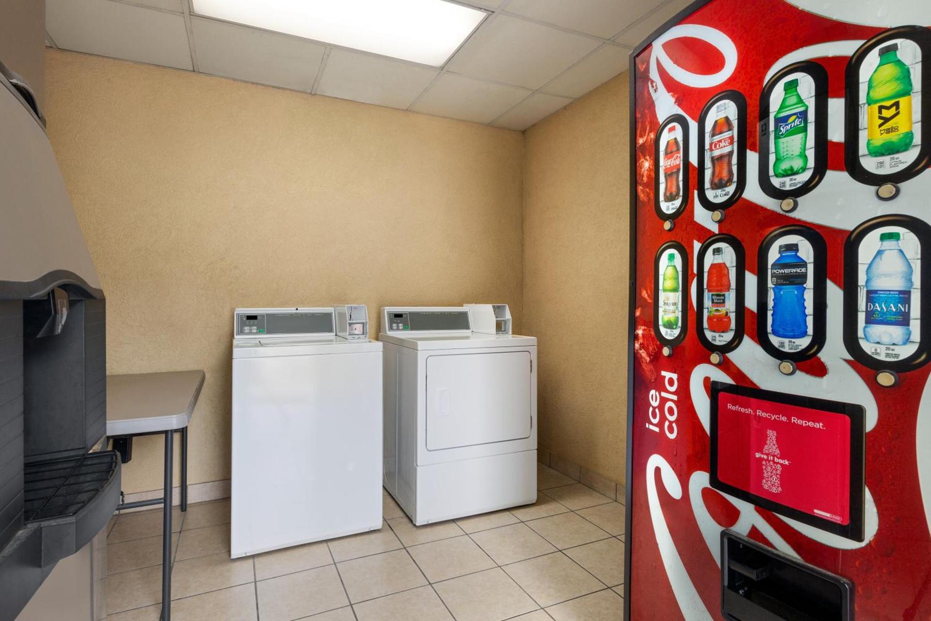 Days Inn by Wyndham Weldon Roanoke Rapids photo 9
