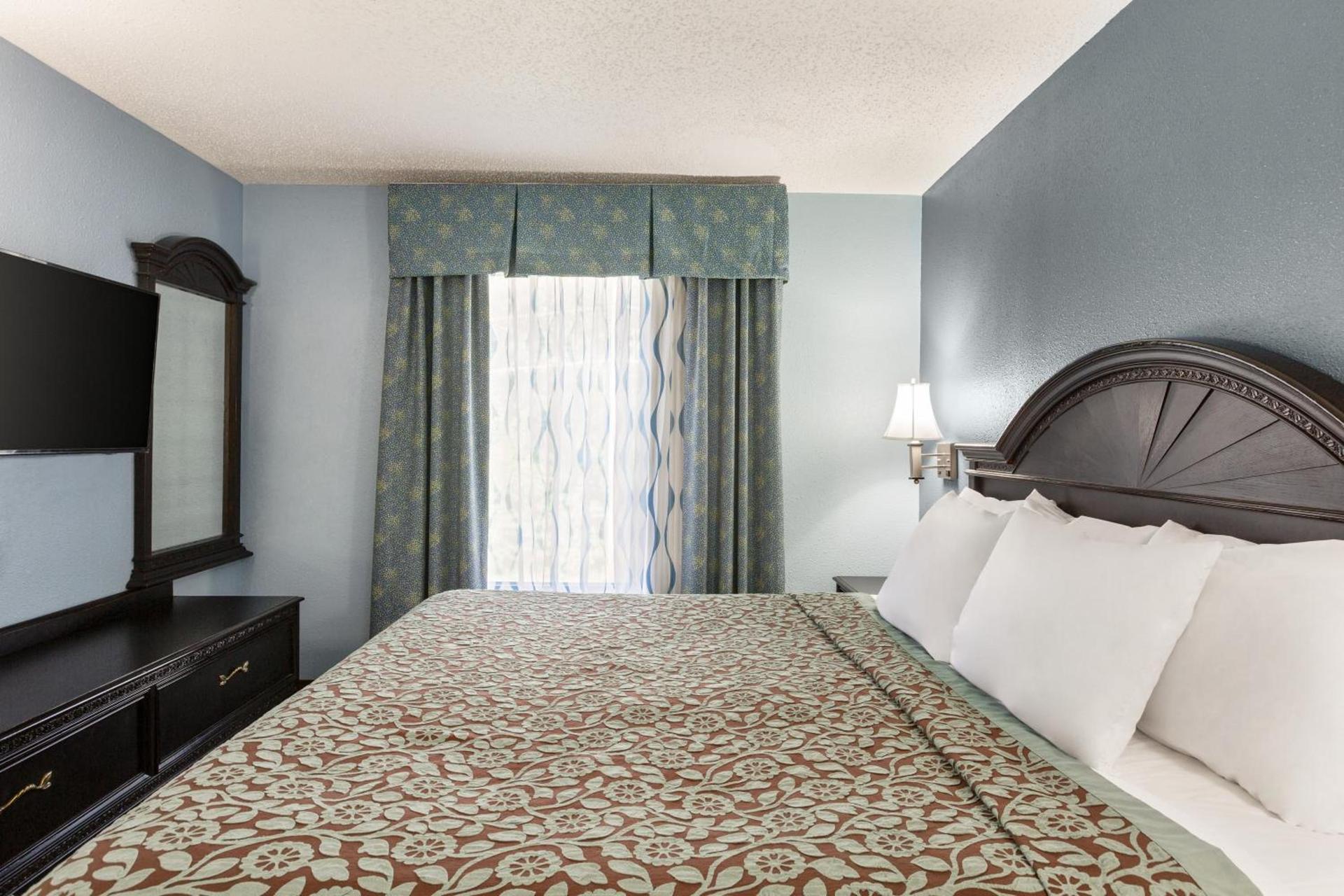 Days Inn by Wyndham Weldon Roanoke Rapids photo 24