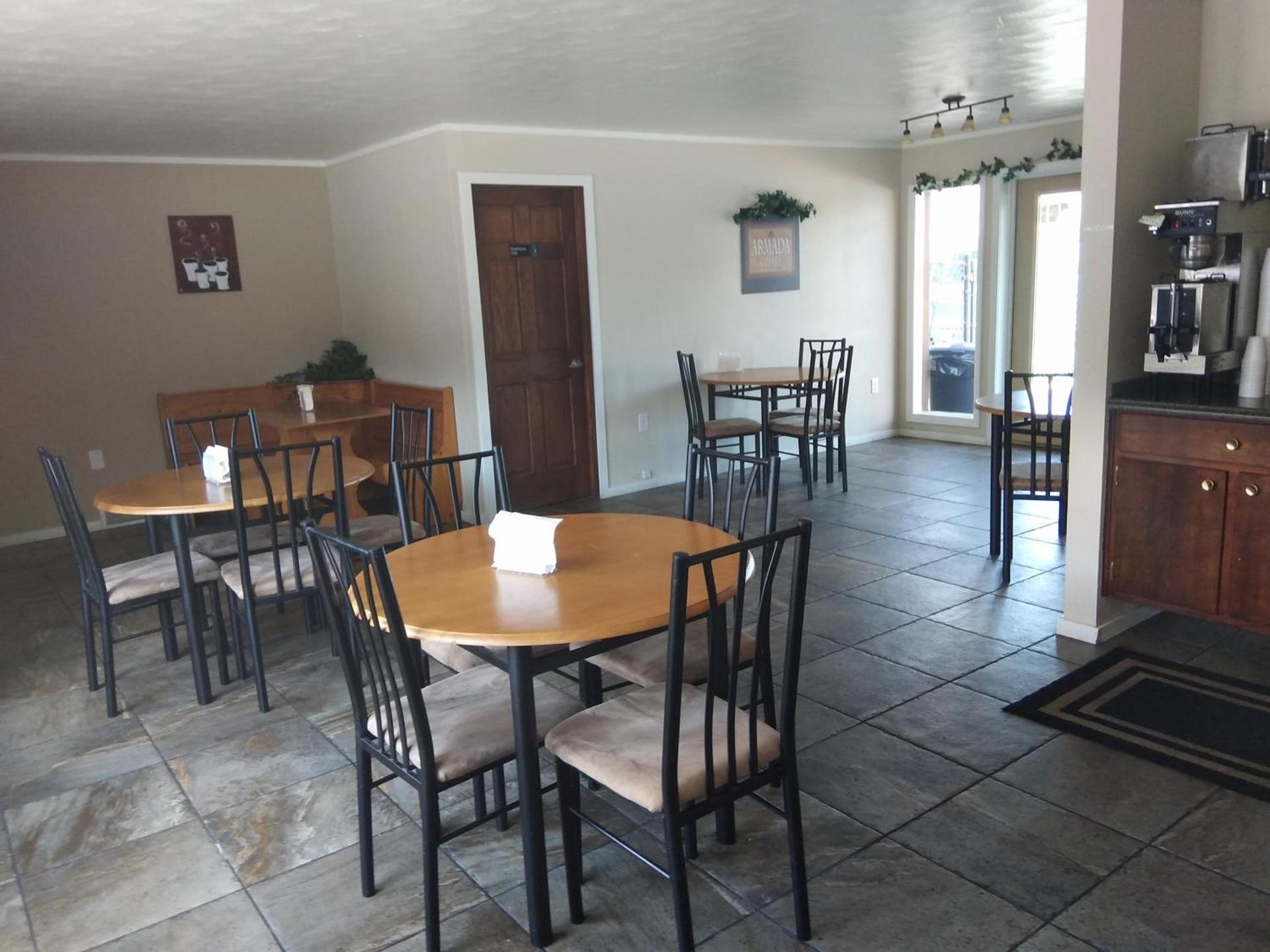 Town House Motel photo 21