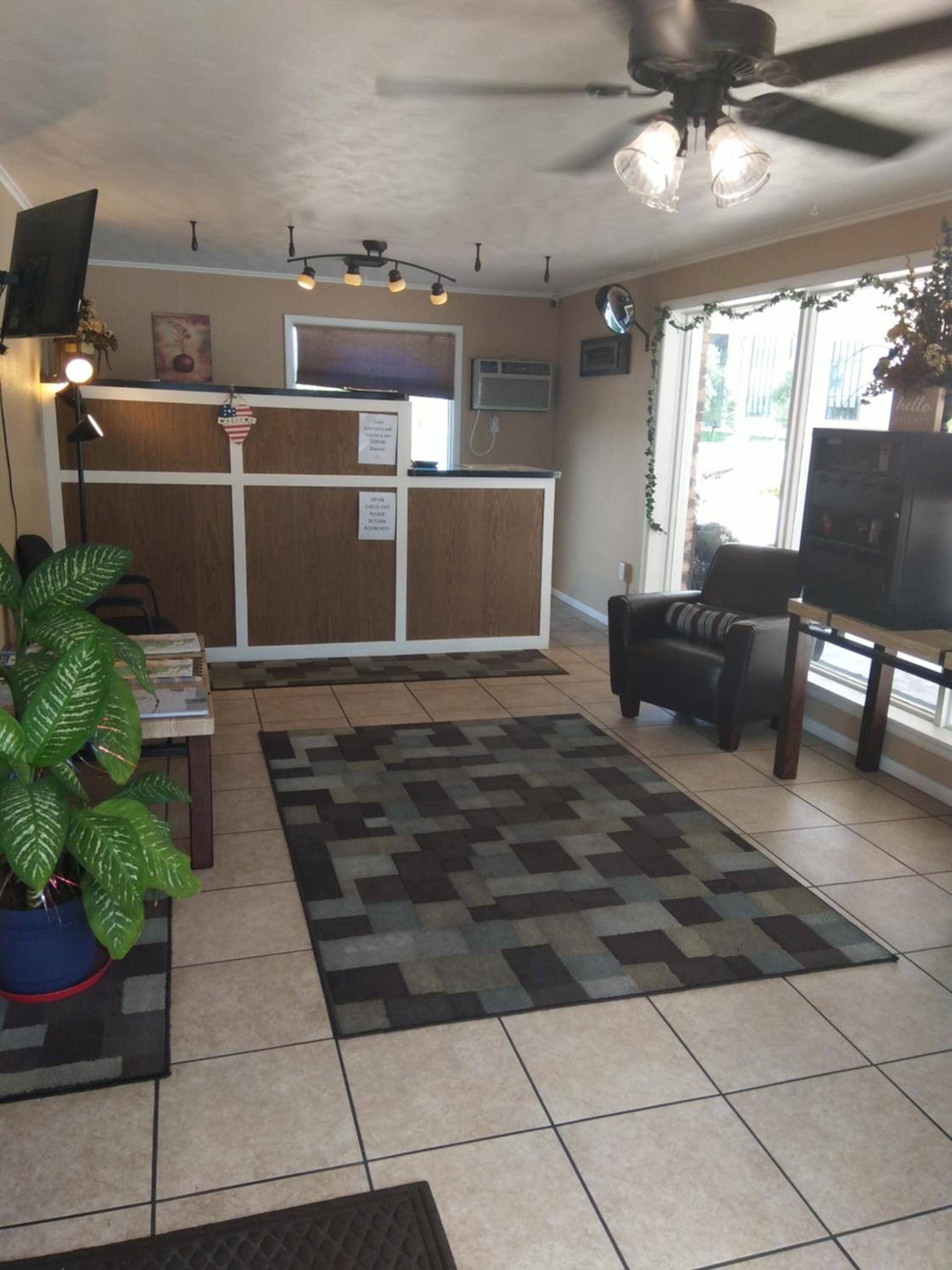 Town House Motel photo 3