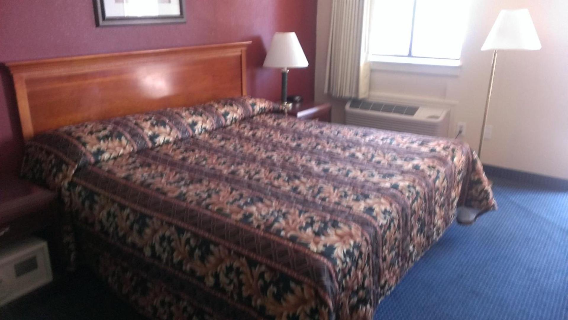 Red Carpet Inn Norwalk photo 25