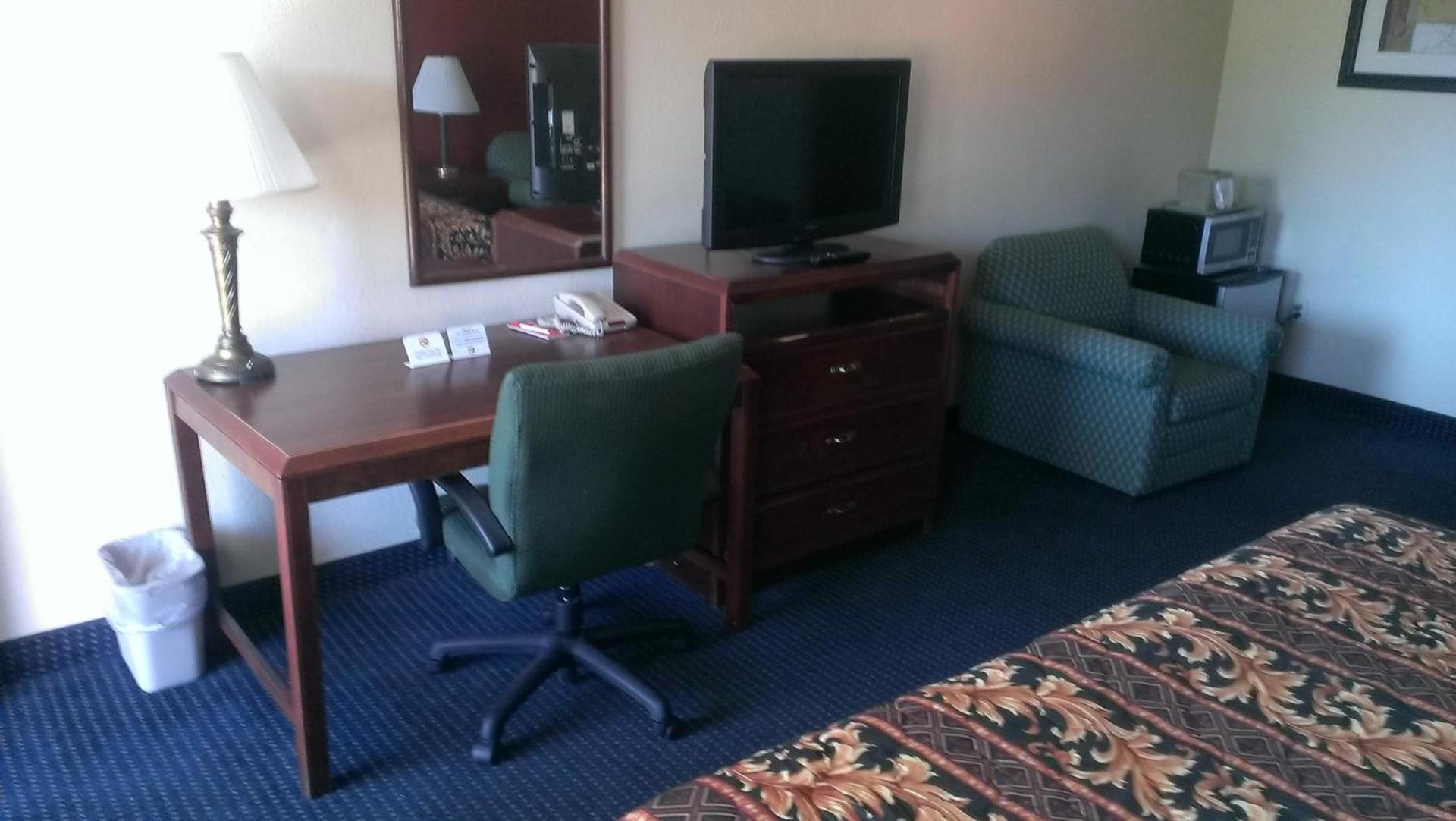 Red Carpet Inn Norwalk photo 27