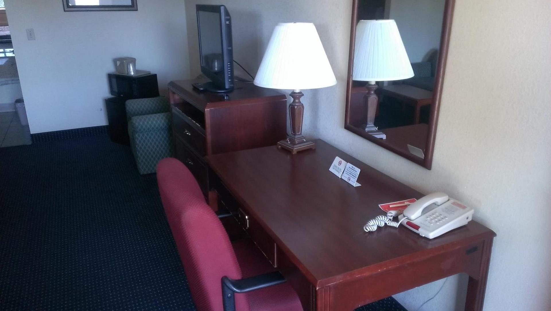 Red Carpet Inn Norwalk photo 28