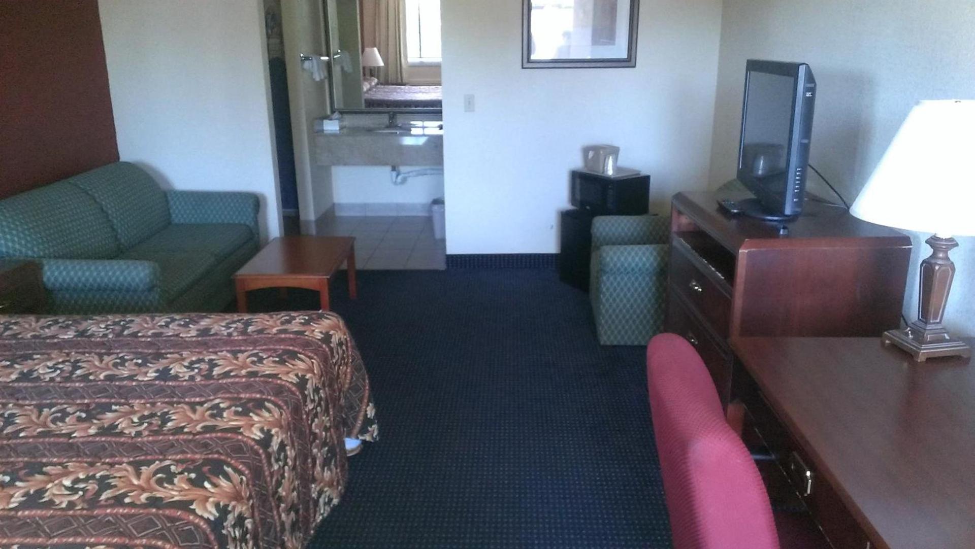 Red Carpet Inn Norwalk photo 30