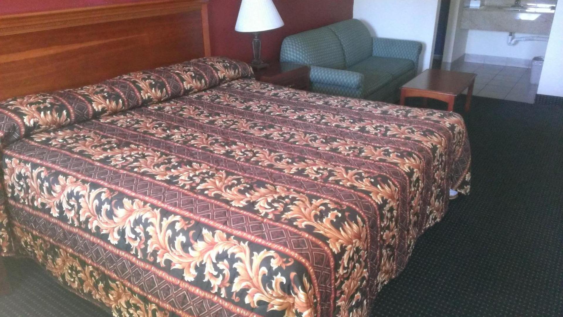 Red Carpet Inn Norwalk photo 31