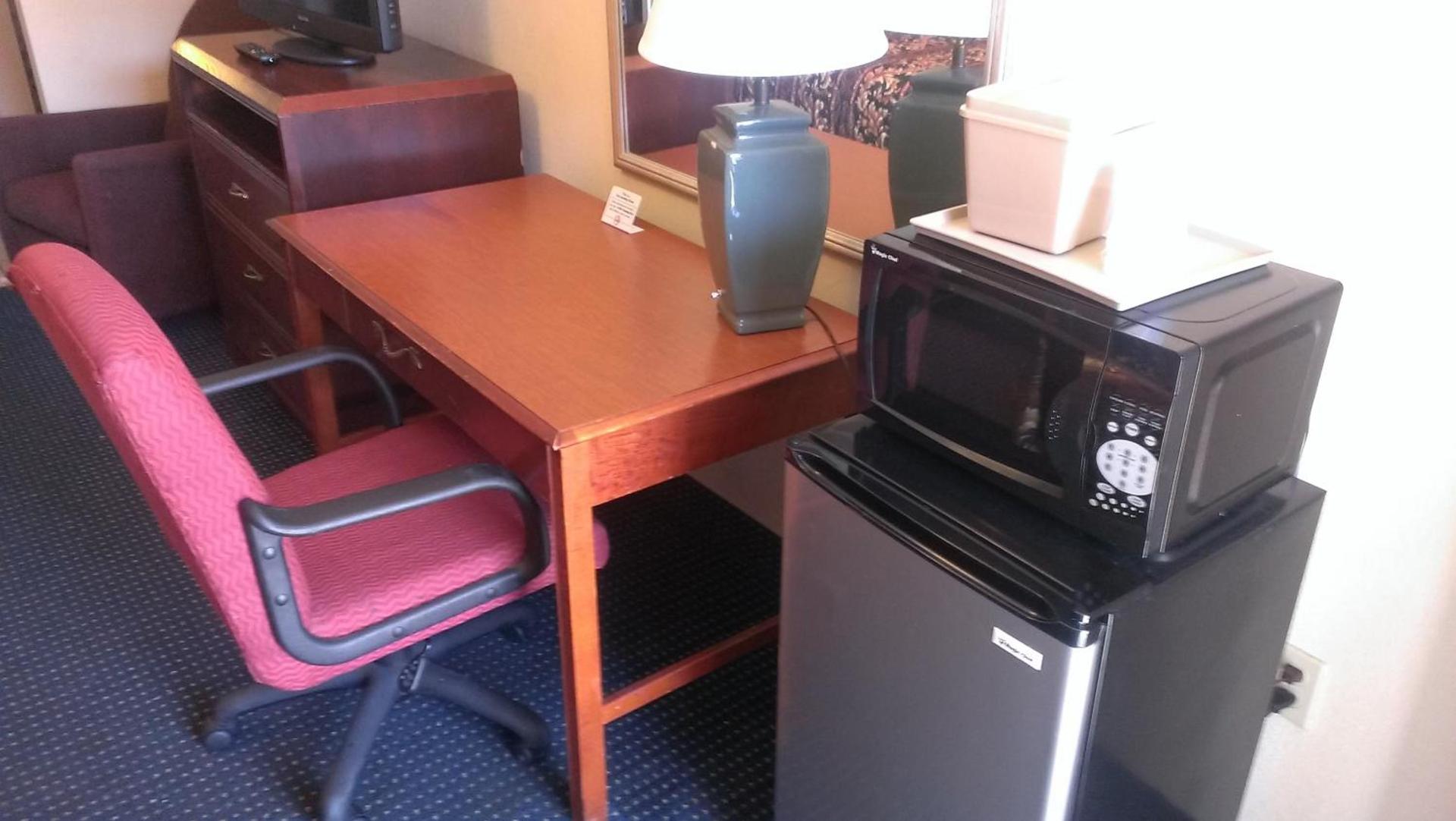 Red Carpet Inn Norwalk photo 36
