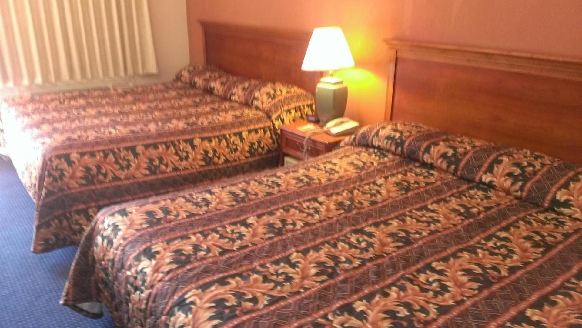 Red Carpet Inn Norwalk photo 37