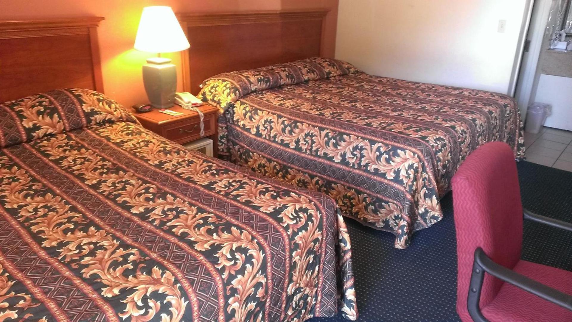 Red Carpet Inn Norwalk photo 39