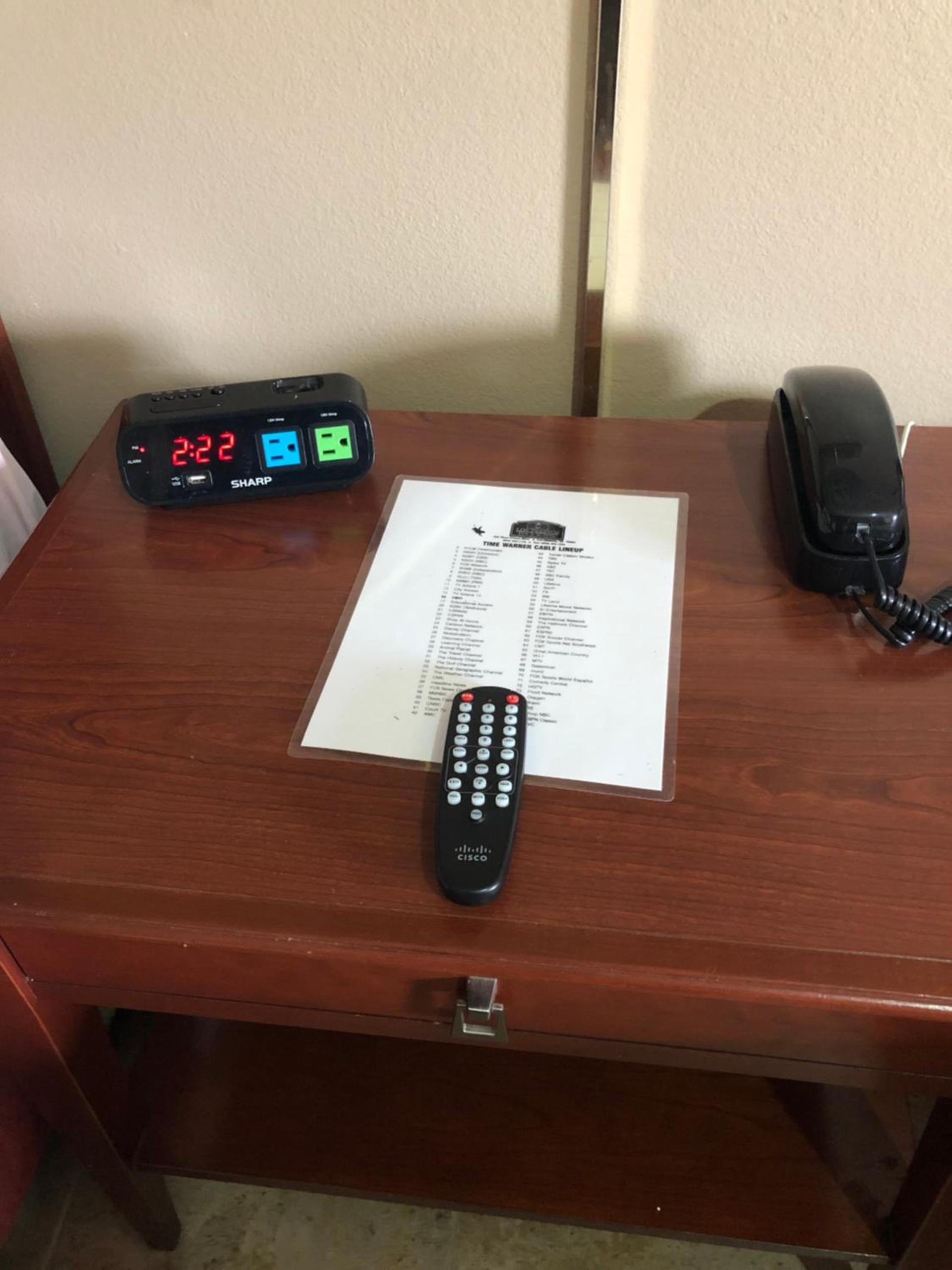 Los Fresnos Inn and Suites photo 36