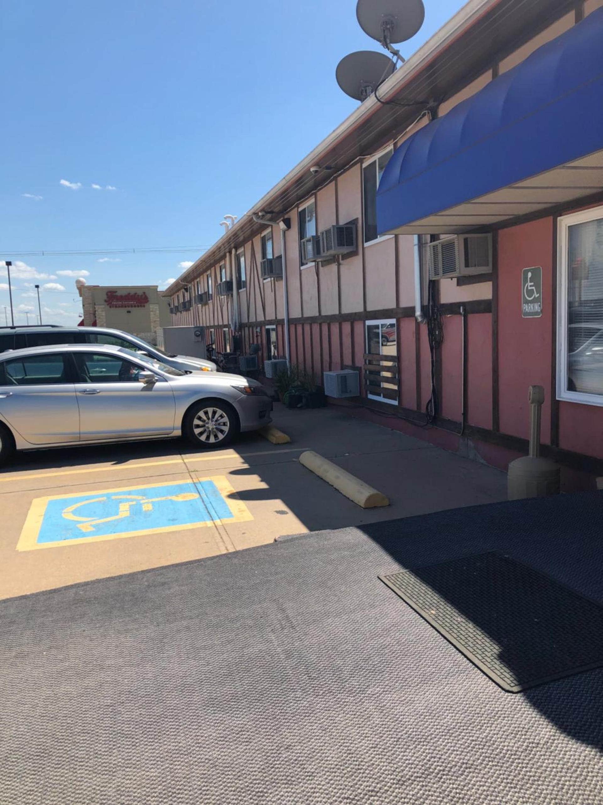Executive Inn photo 9