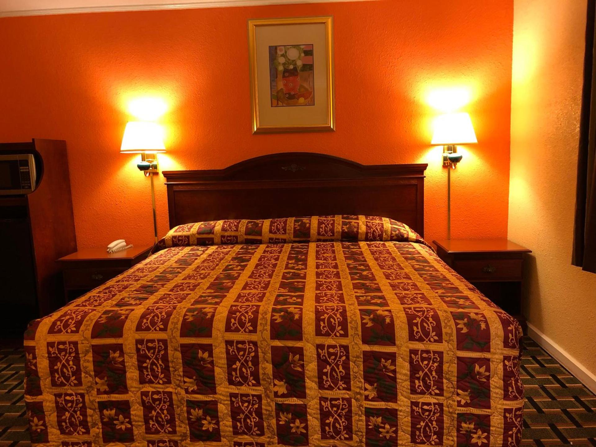 Deluxe Inn photo 2