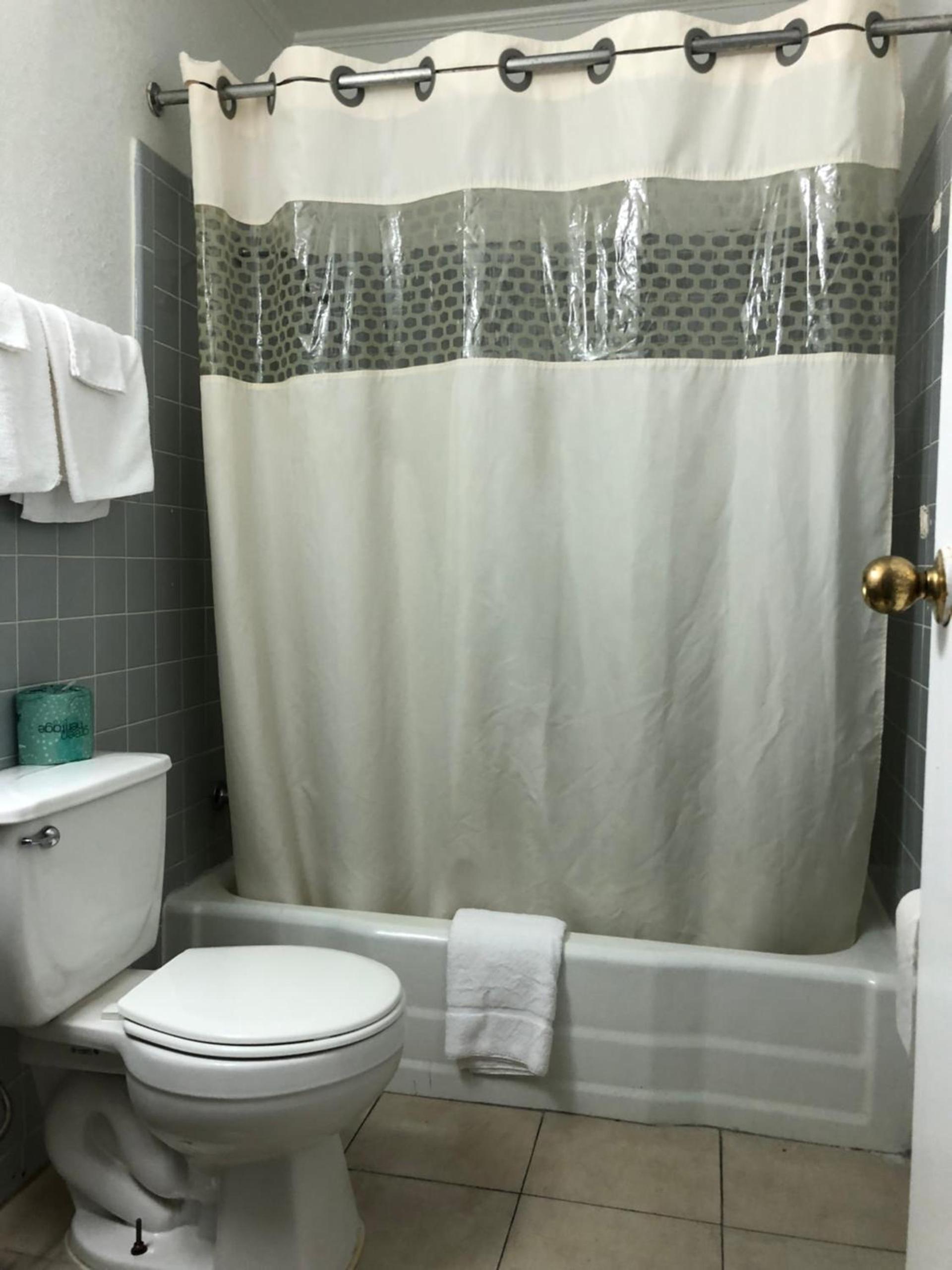 Deluxe Inn photo 3