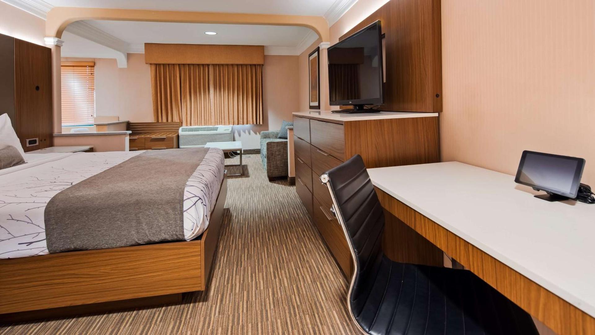 Best Western Plus Suites Hotel - LAX Airport LA Stadium photo 11