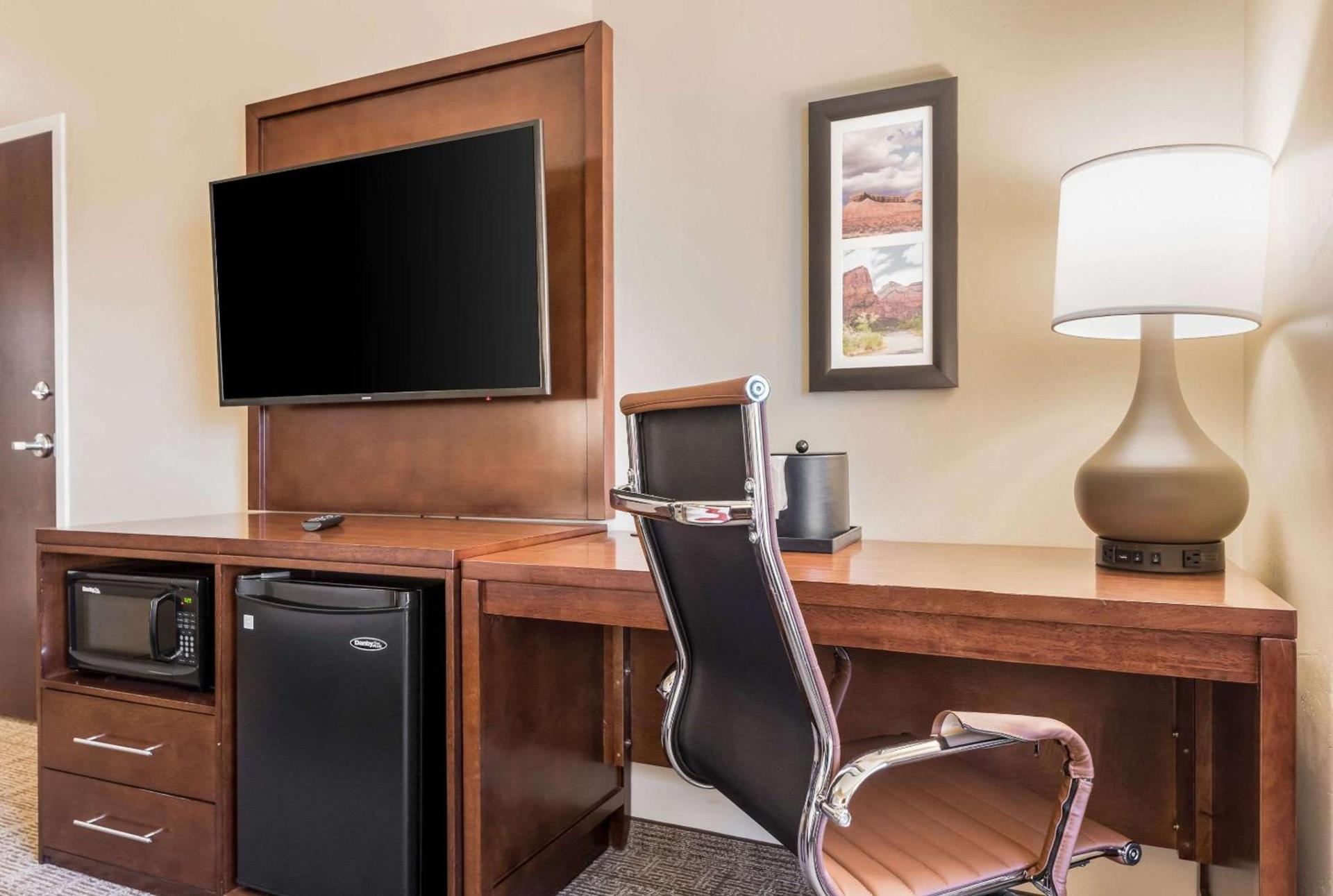 Comfort Inn & Suites Zion Park Area photo 11
