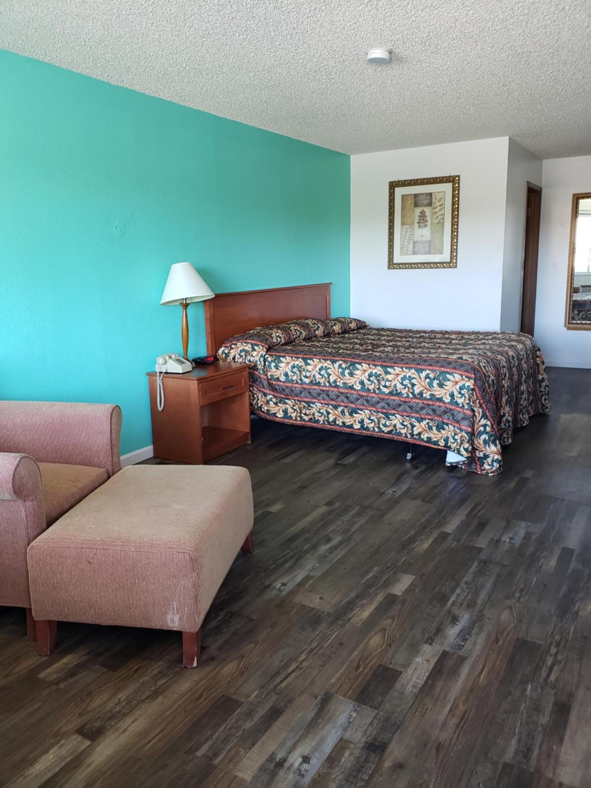 Budget Inn photo 5