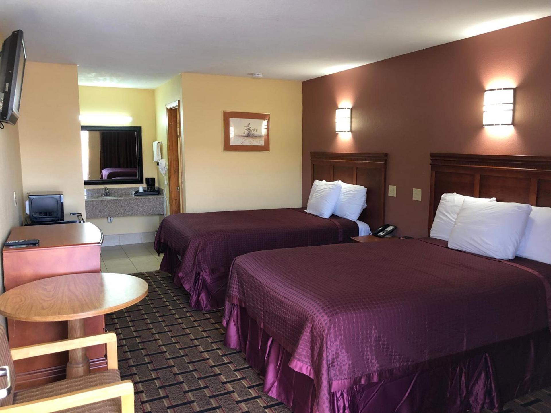 Americas Best Value Inn-Indianola photo 5