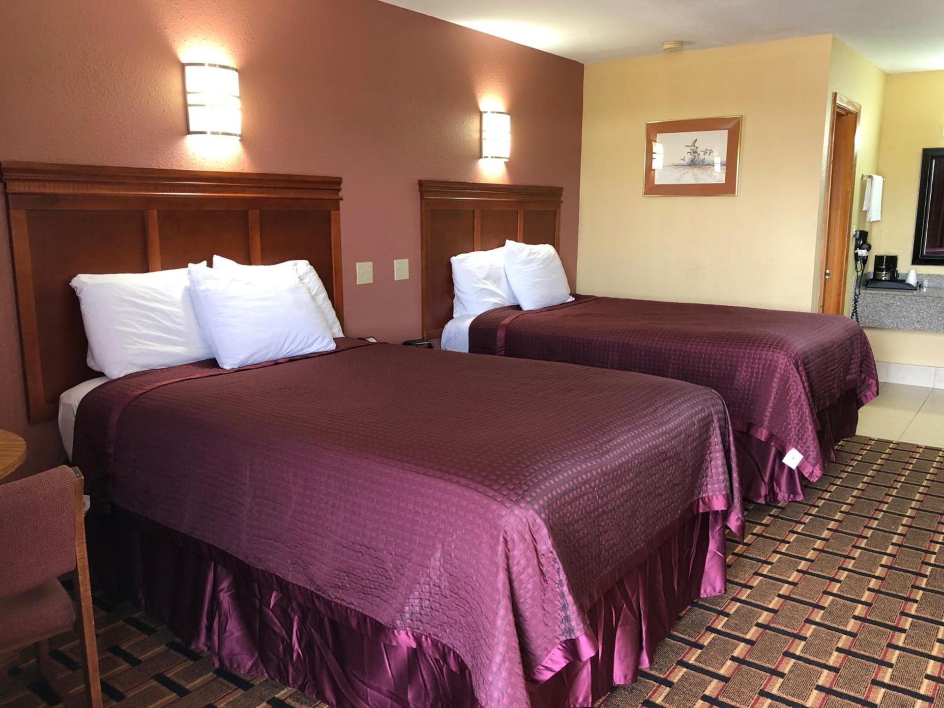 Americas Best Value Inn-Indianola photo 16