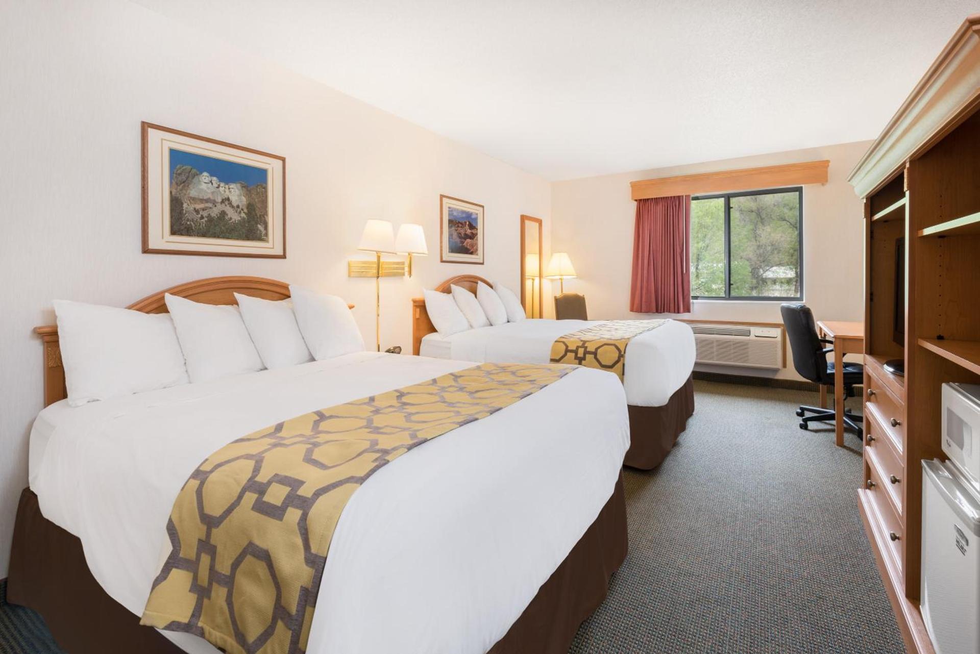 Baymont by Wyndham Hot Springs photo 5