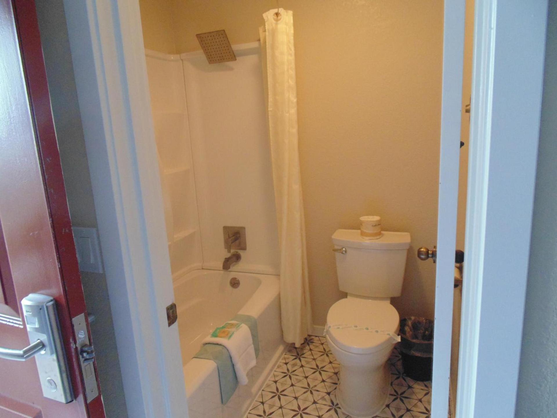 Water Front Inn photo 21