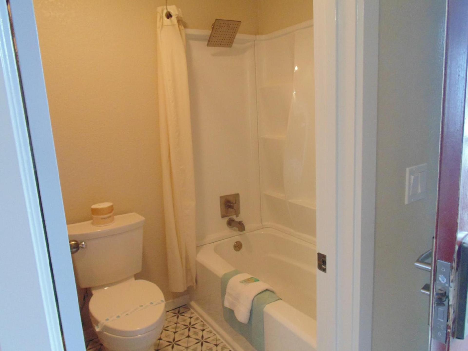 Water Front Inn photo 20